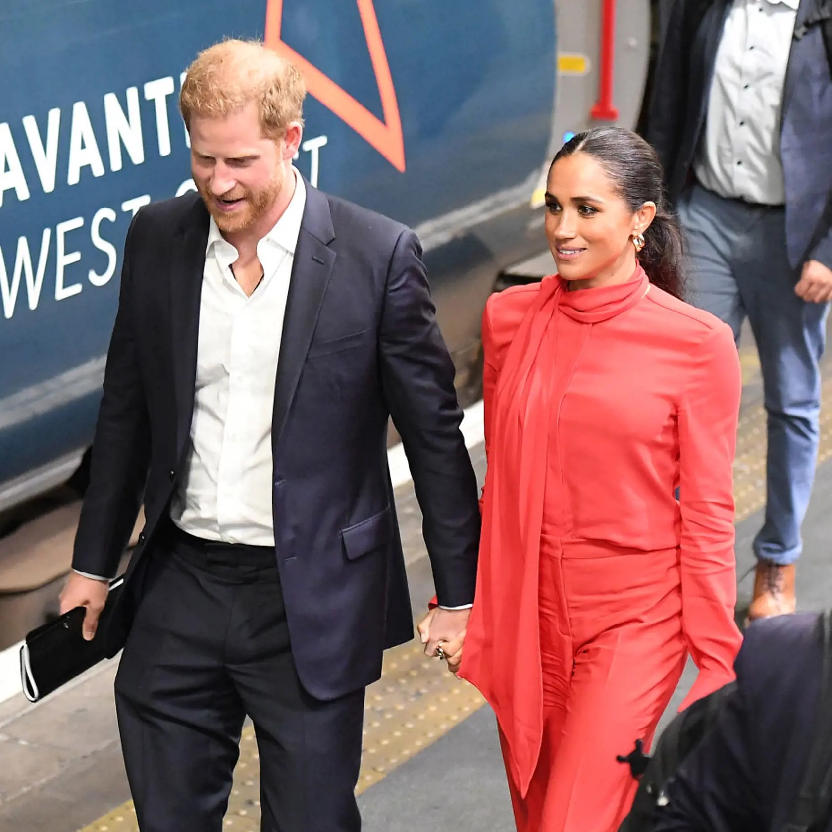 Princ Harry pôsobil po boku Meghan ako jej osobný strážca.