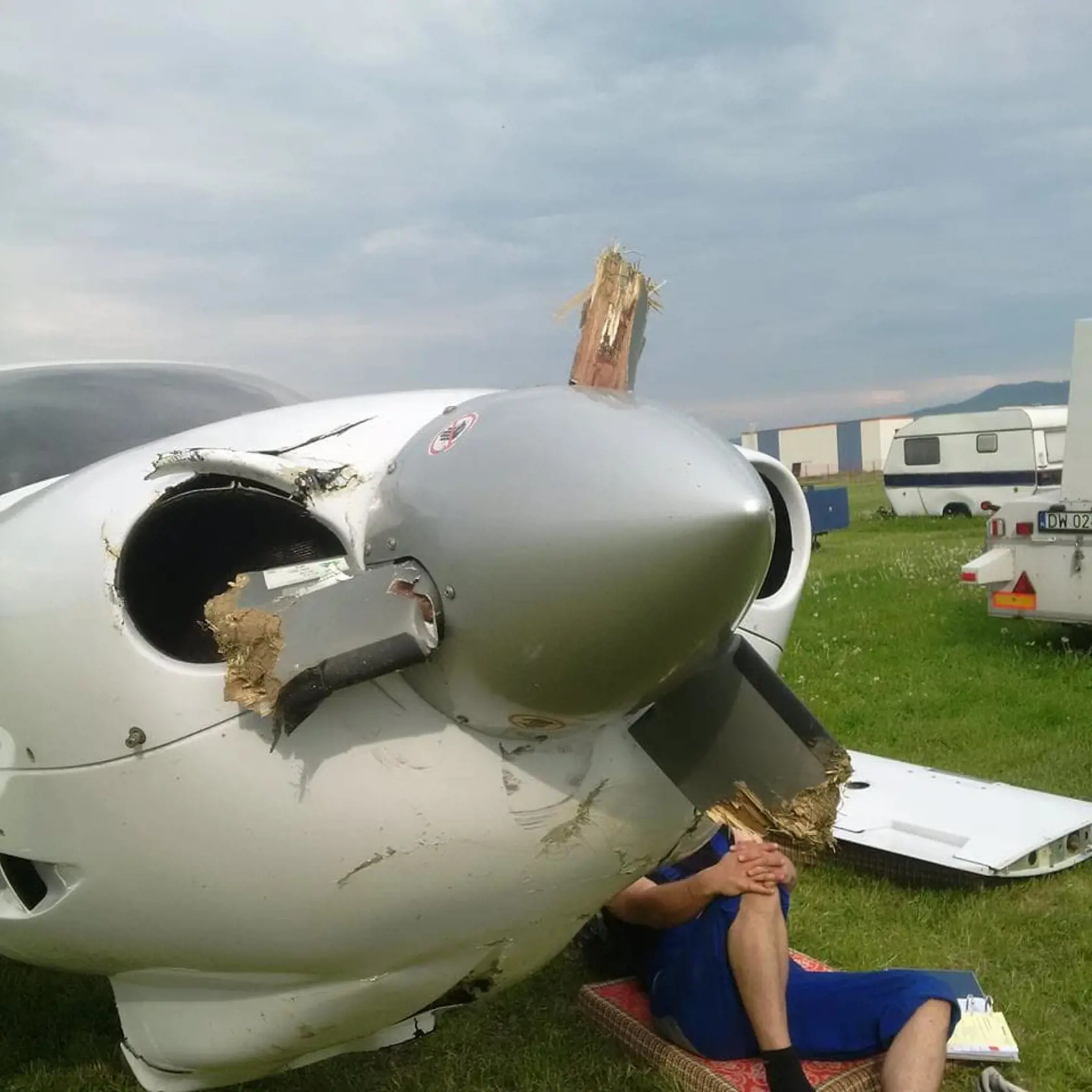 Motorové lietadlo, v ktorom letel Fico, prišlo o listy vrtule.