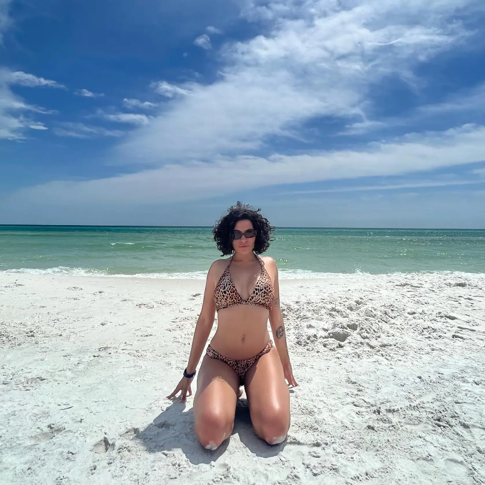 Dcéra speváka Davida Bowieho a modelky Iman. Krásu zdedila po mame, talent po otcovi.
