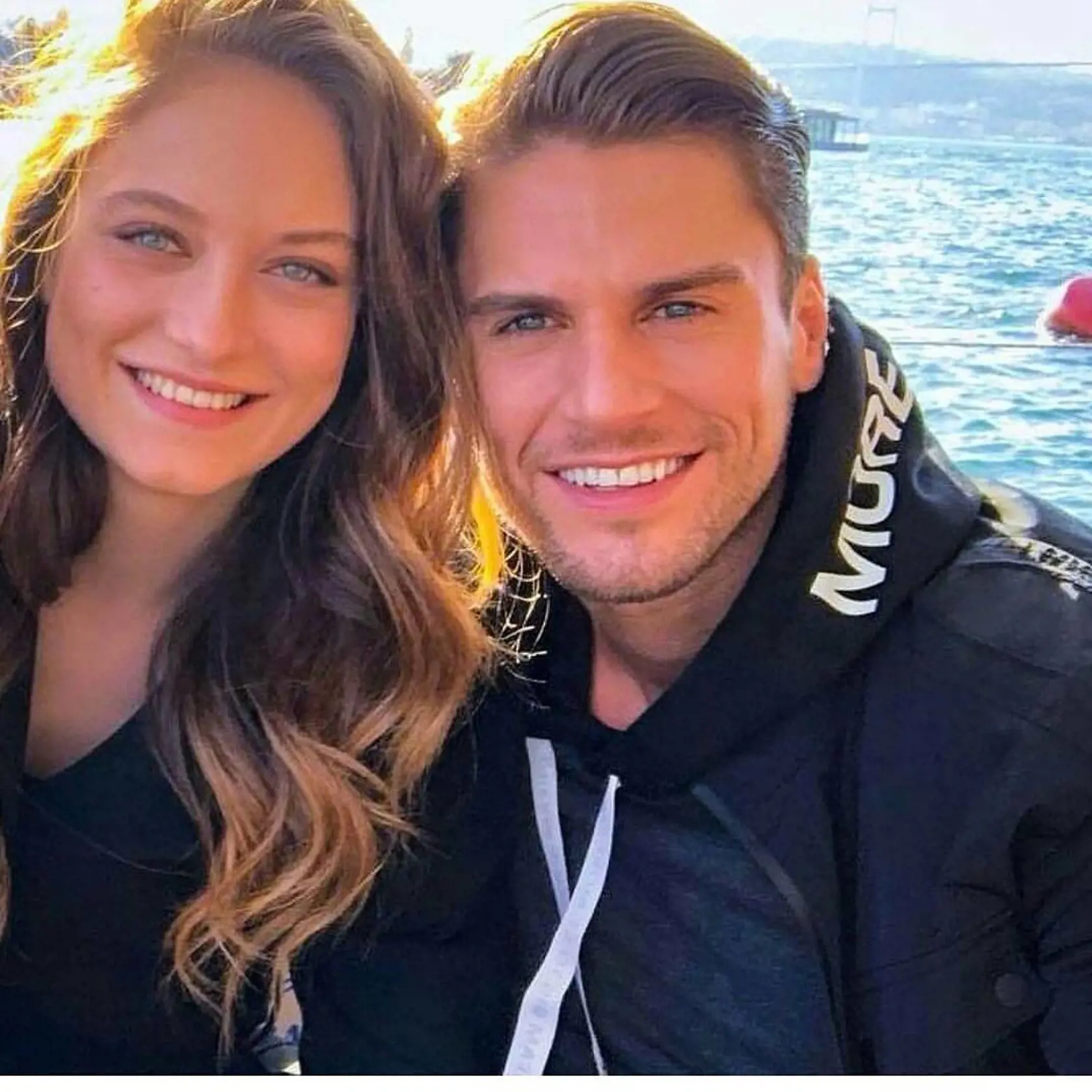 S priateľom v skutočnosti...