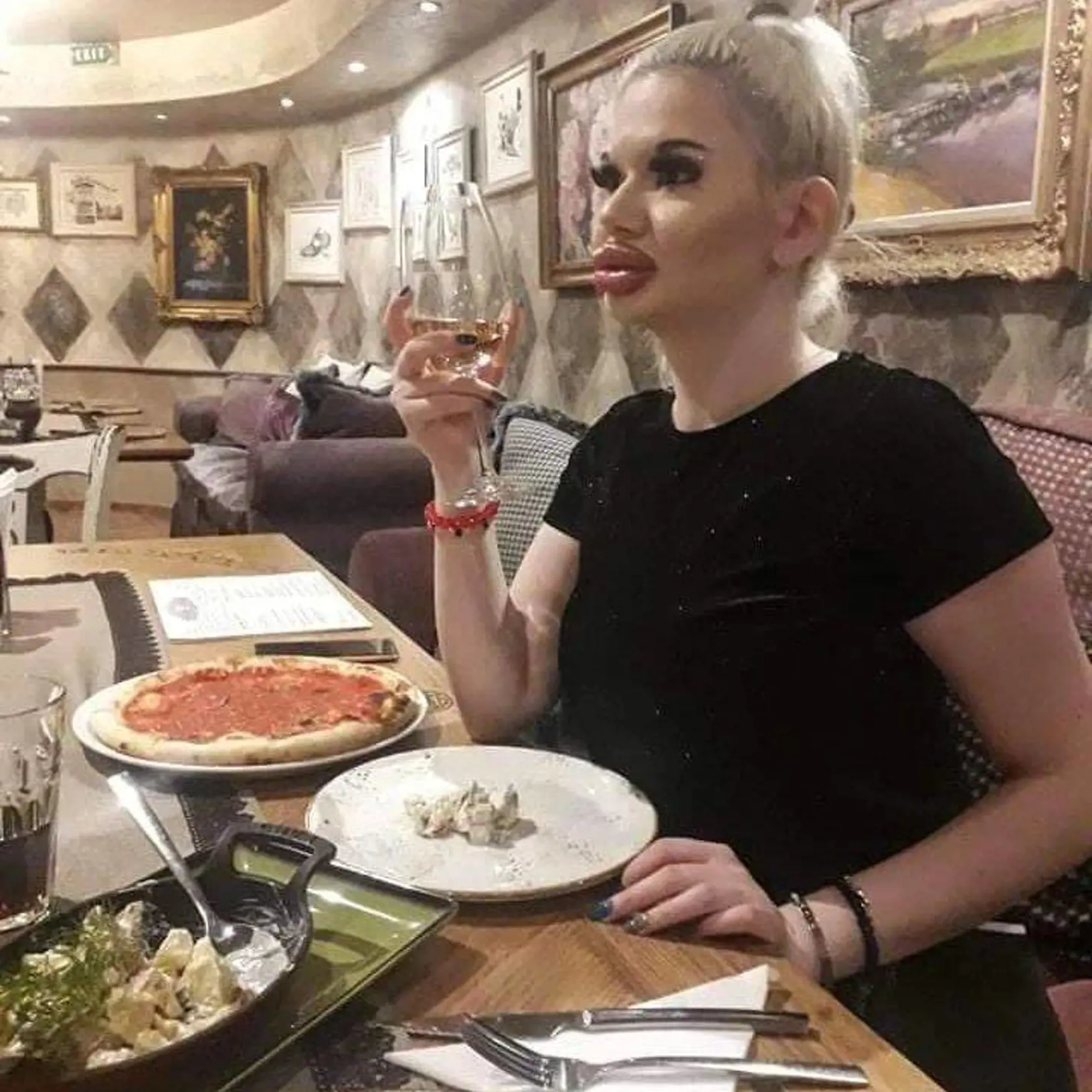 Andrea Ivanova a jej obrie ústa