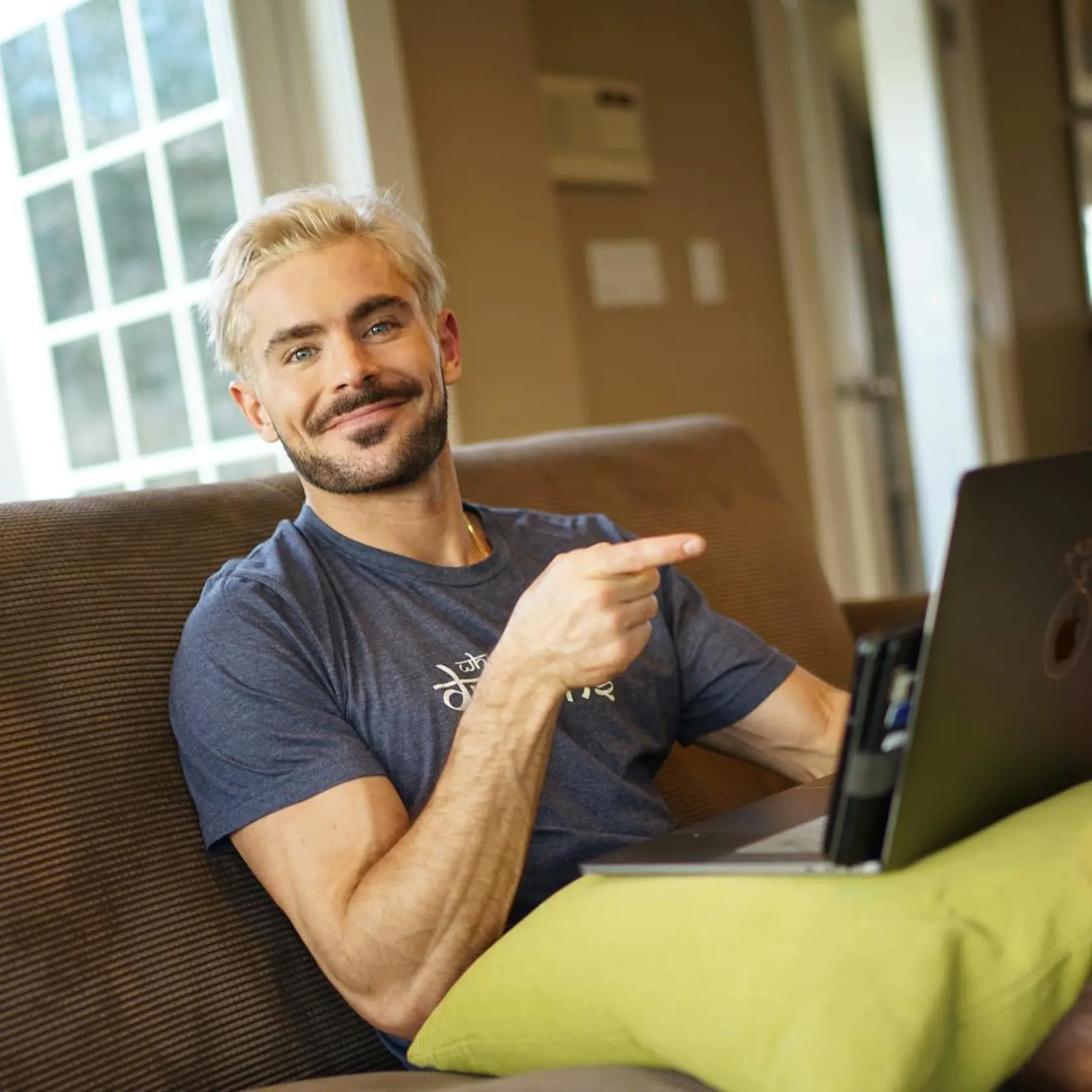 Zac Efron na fotke z roku 2019