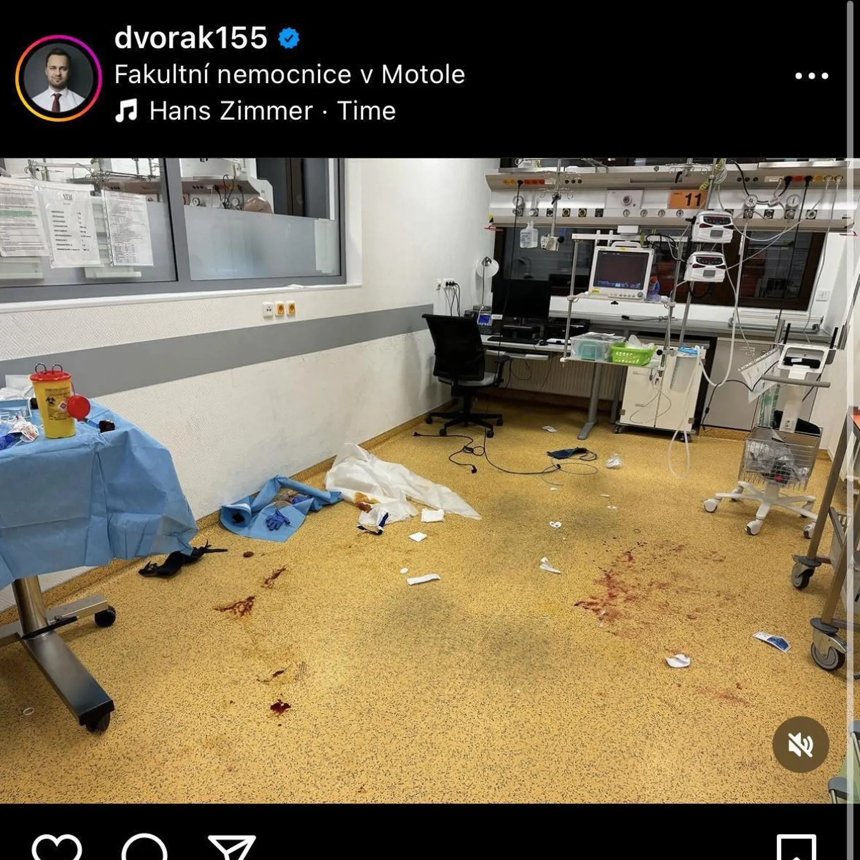 Tento príspevok pridal na sociálnu sieť doktor z pohotovosti, kam odviezli ranených zo streľby na filozofickej fakulte v Prahe. "Nič horšie som za svoju kariéru asi nevidel," píše lekár Marcel Dvořák.