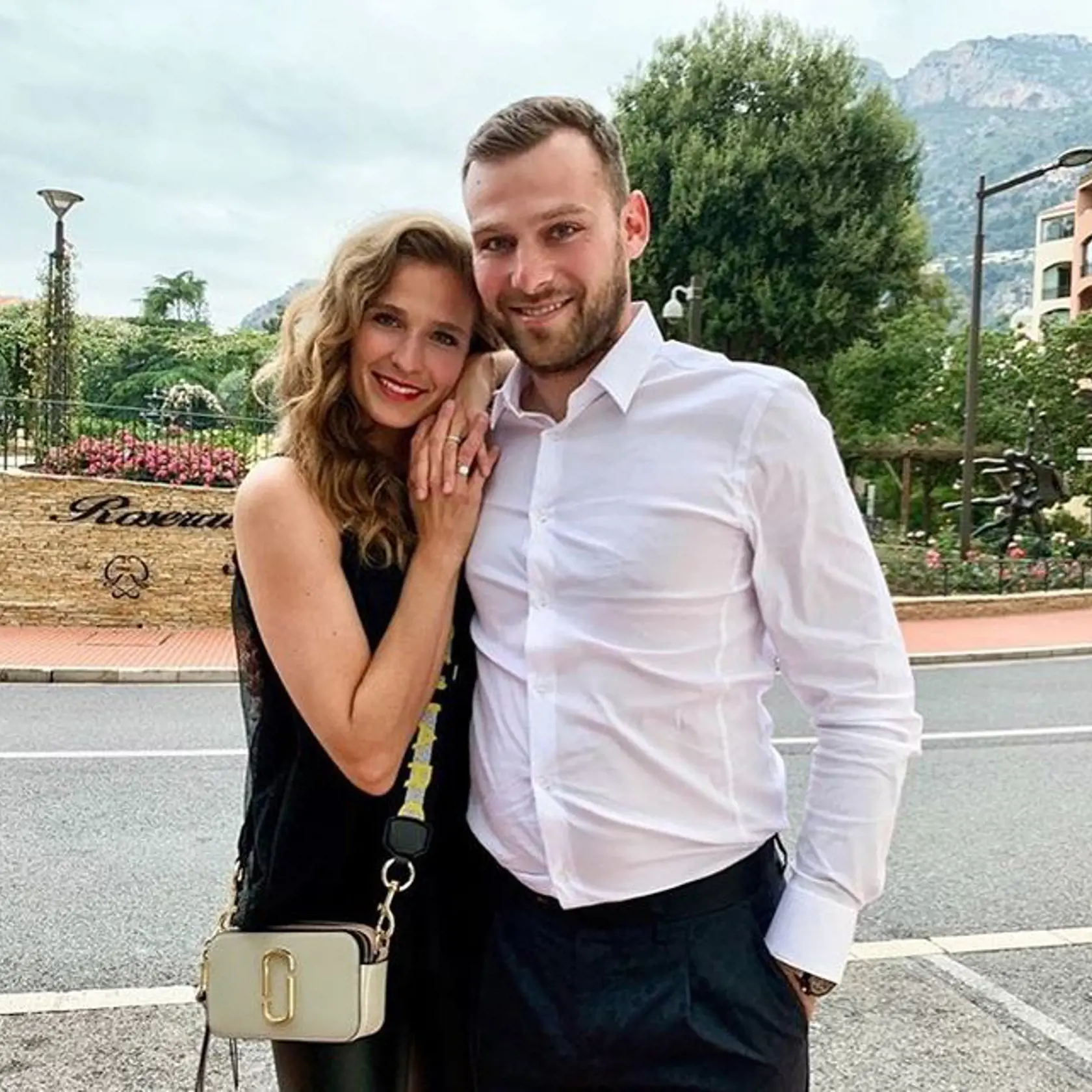Jeho manželka Katarína mala momentálne iný program. Nechýbala totiž na Veľkej cene Monaka, navštívil ju okrem iných jej brat. Mala však aj inú spoločnosť.