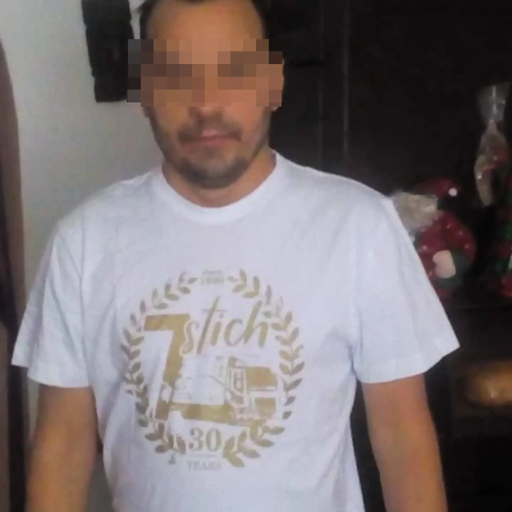 Radoslava polícia už obvinila z vraždy. Nie je to prvýkrát, čo má problémy so zákonom. „On sedel päť rokov kvôli tej rukojemníckej dráme z roku 2014,” povedal nám jeho brat. Vtedy Radoslav držal svoje deti a vyhrážal sa, že ich zabije.
