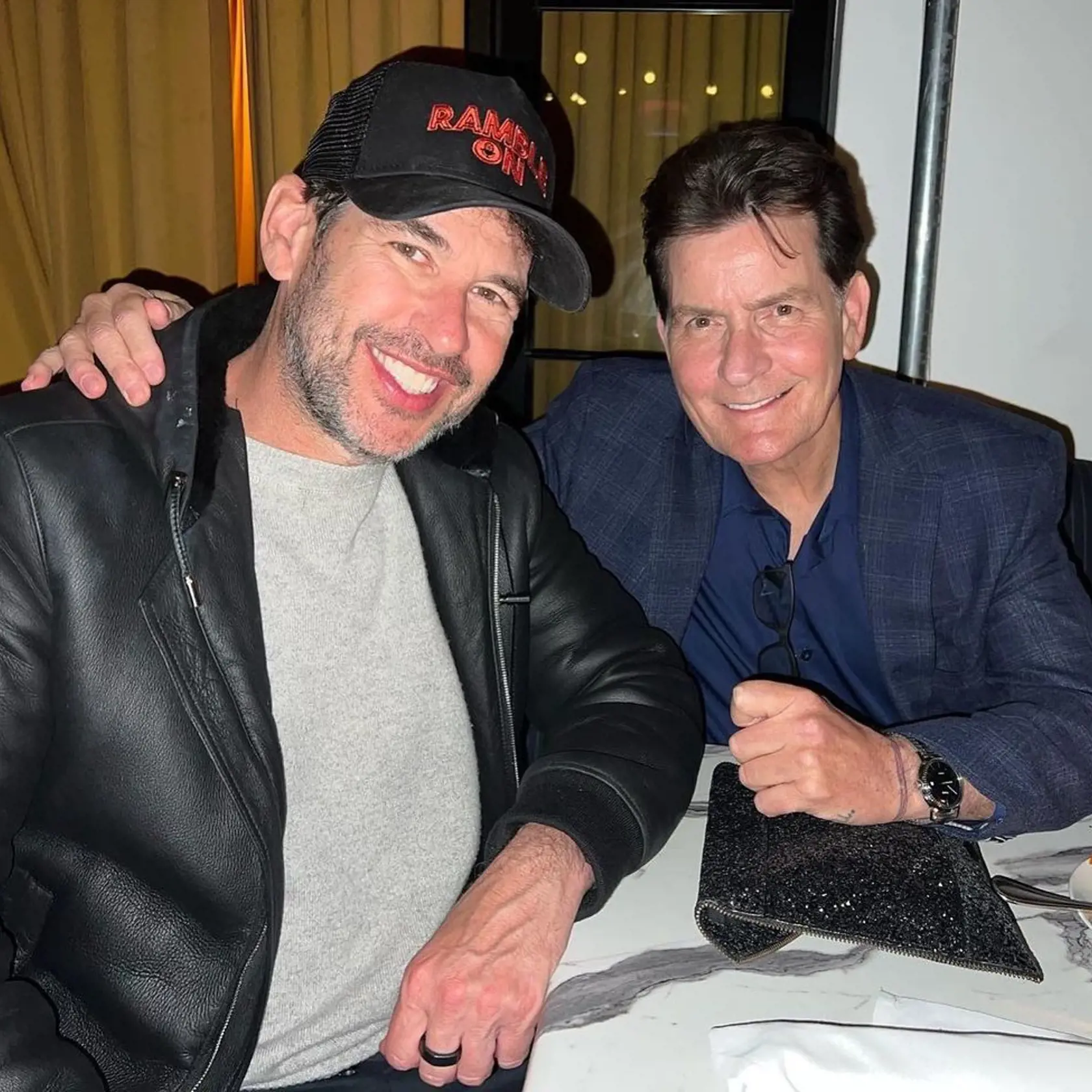 Charlie Sheen prepadol alkoholu a sexu.