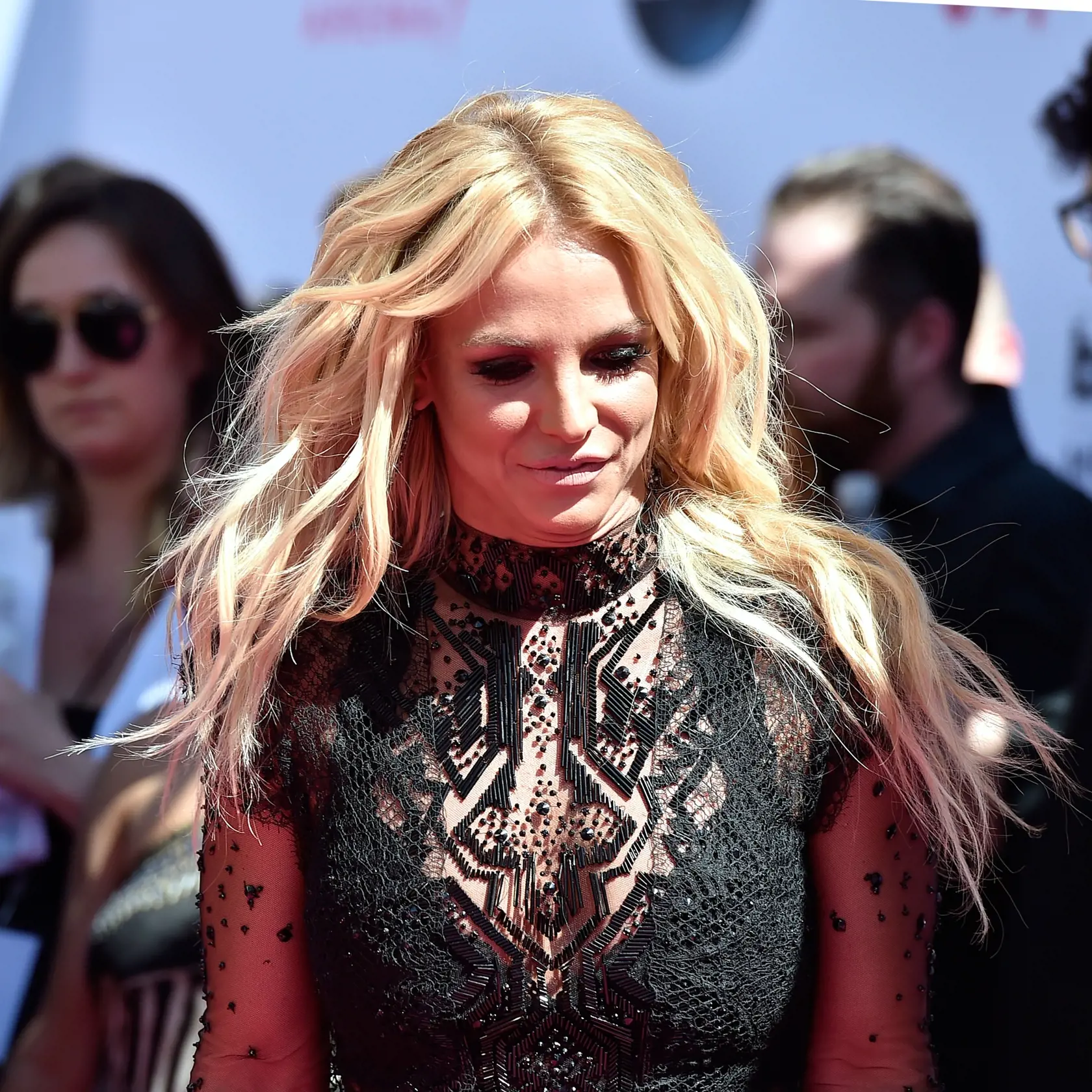 Kontroverzná hviezda Britney Spears, ktorá si za posledné roky prešla náročným osobným obdobím, ako aj následným sobášom a rozvodom, sa rozhodla prehovoriť o svojom pití a zneužití.