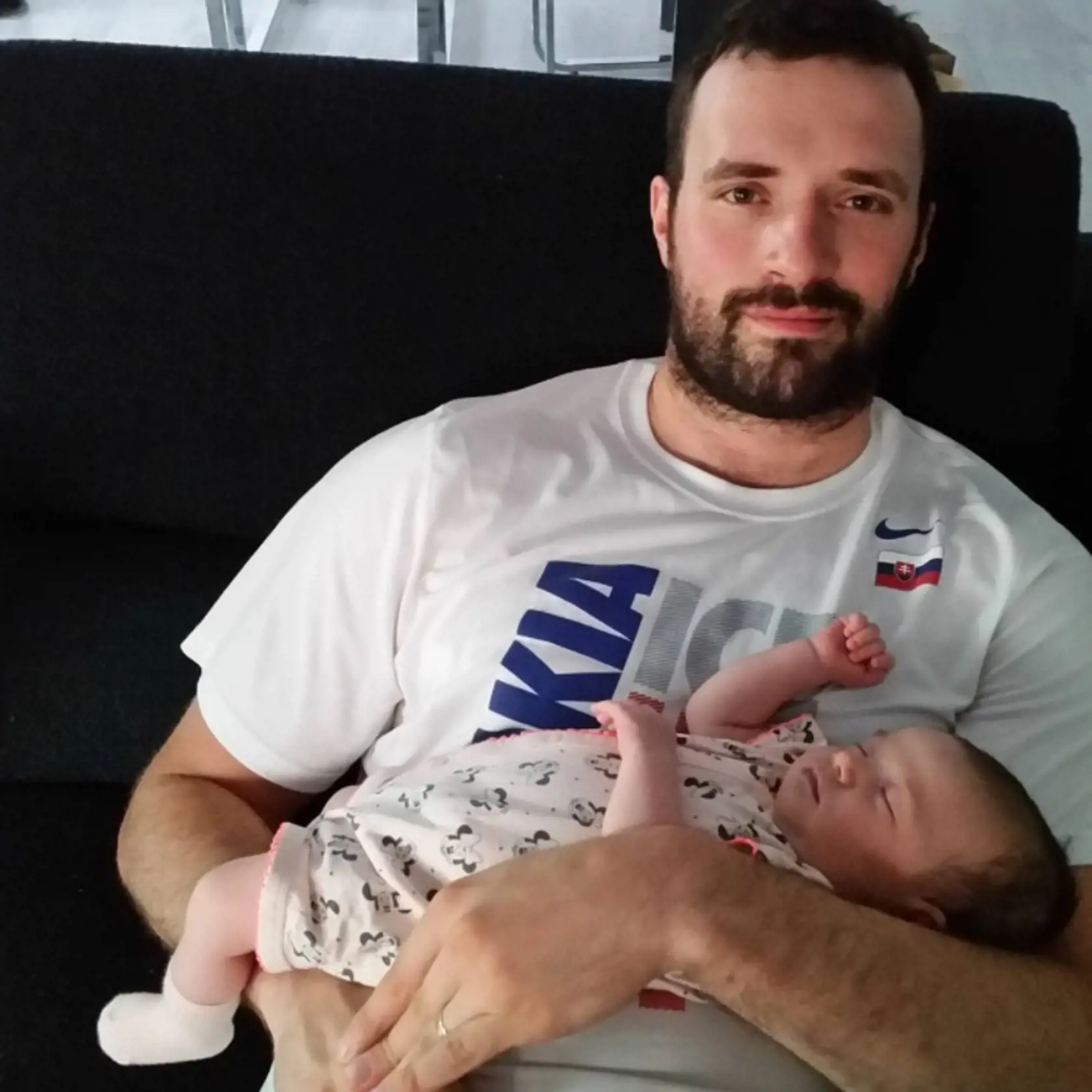 Hokejový útočník Slovana Bratislava Marek Viedenský patrí v tejto sezóne k najlepším hráčom belasých, pod čo sa možno podpísala aj dcérka Tamia, ktorá prišla na svet v máji.