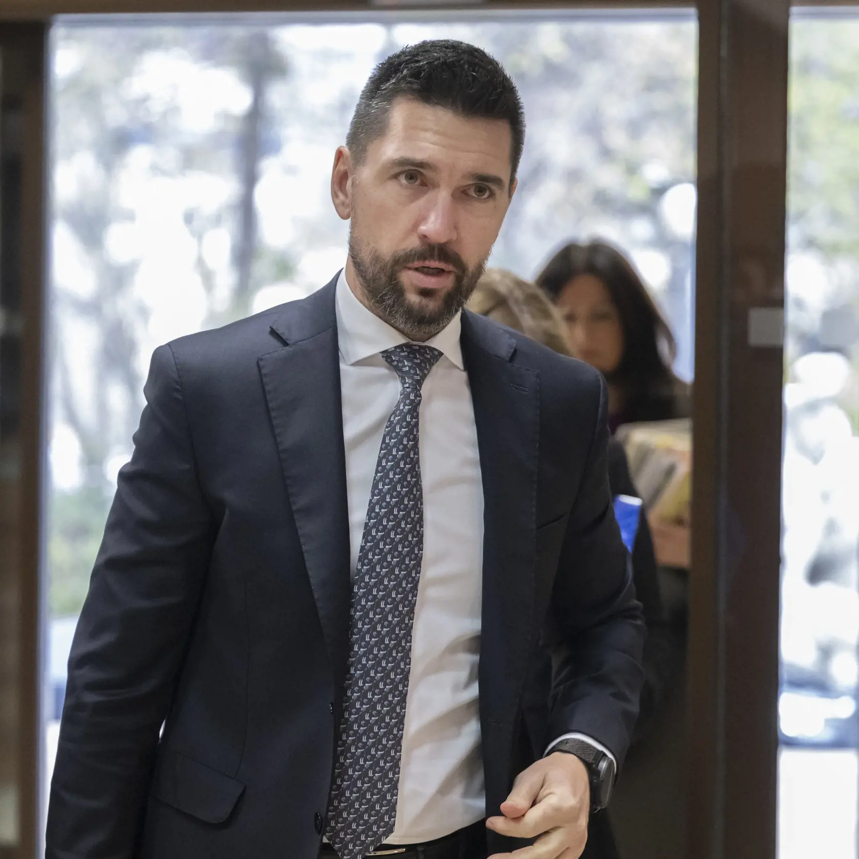 Na snímke minister pôdohospodárstva a rozvoja videka SR (Smer-SD) prichádza na 7. schôdzu vlády SR v Bratislave v pondelok 4. decembra 2023.