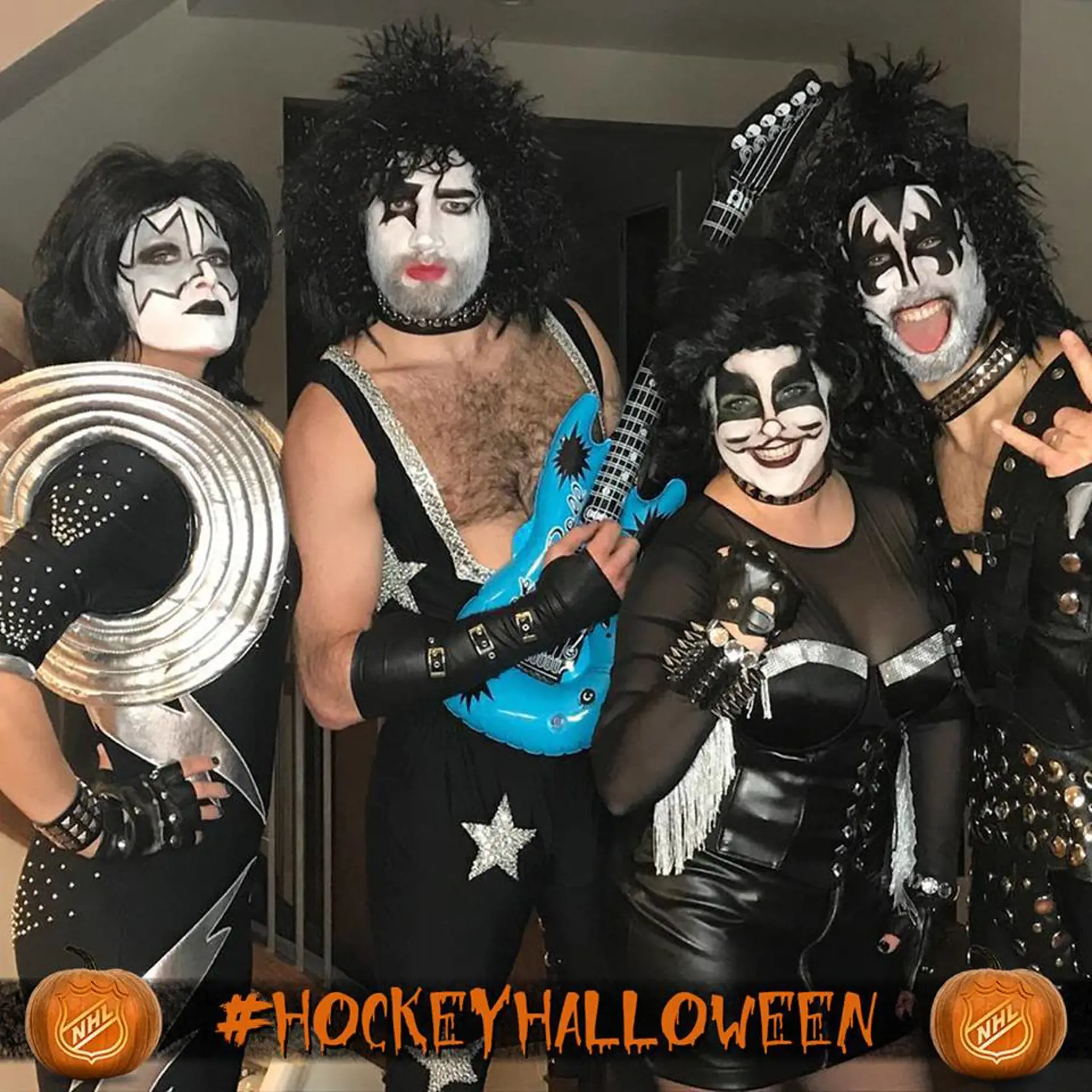 Obranca Edmontonu Oilers Eric Gryba a brankár olejárov Cam Talbot sa prevtelili do legendárnej kapely Kiss.