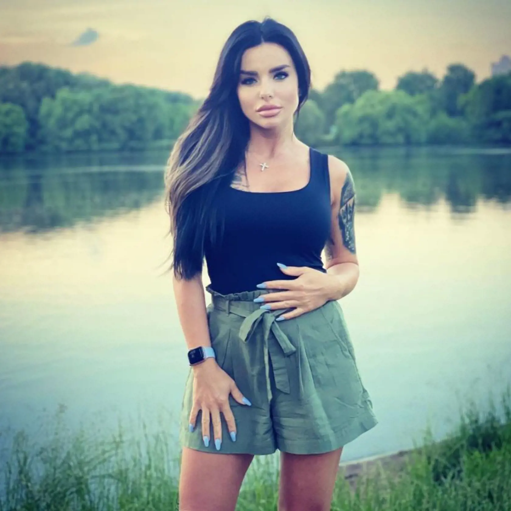Júlia Volková podľahla čaru plastických operácií a jej telo zdobia aj početné tetovania.