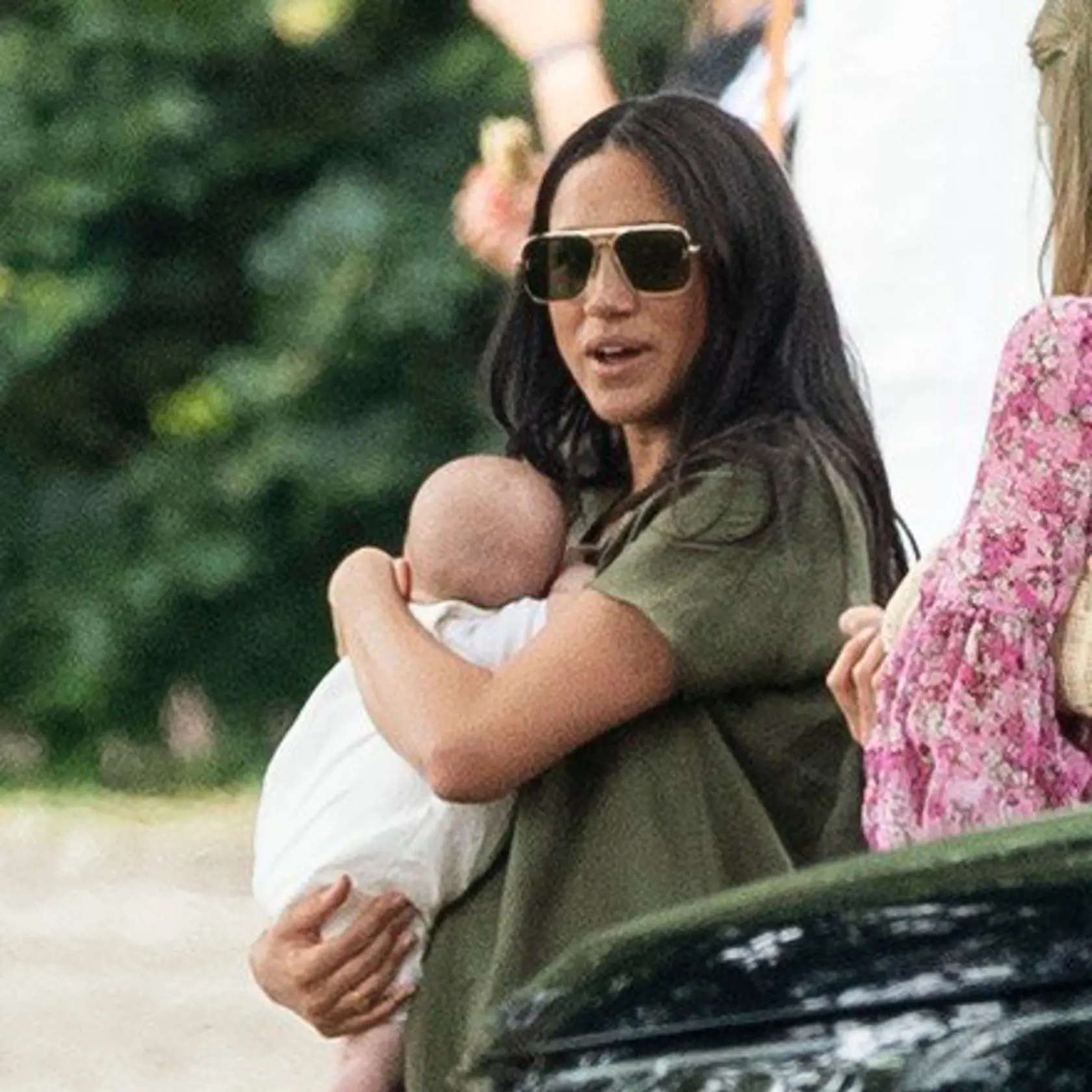 Na Meghan sa spustila vlna kritiky.
