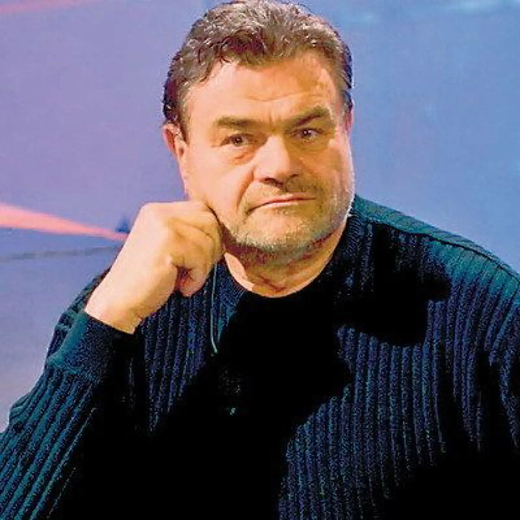Karel Svoboda: V Nemecku sa v piesni »Kdepak ty ptáčku hnízdo máš« spieva text »Tisíc striech môjho mesta«.