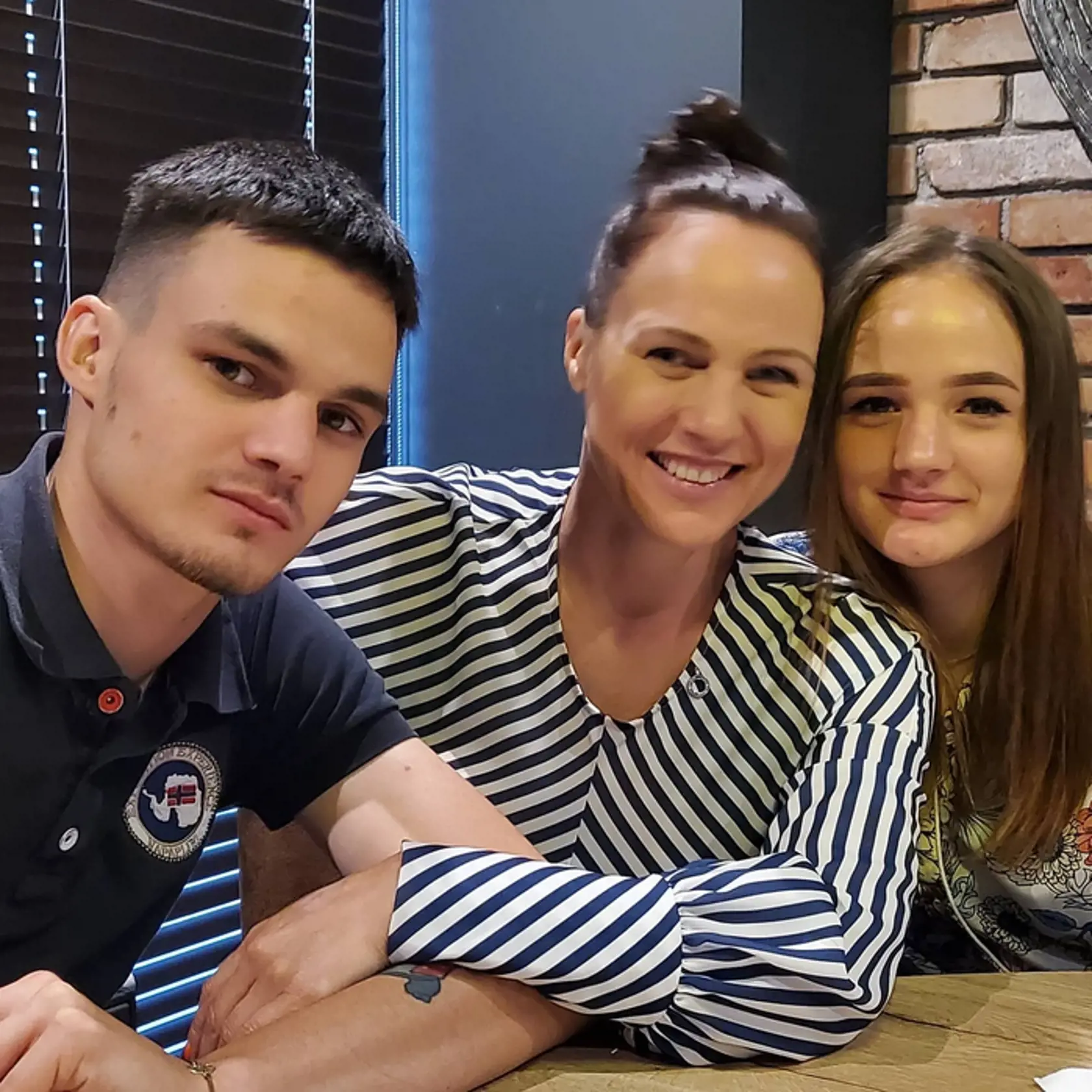Adriana Poláková so svojimi deťmi na fotke z júla 2020.