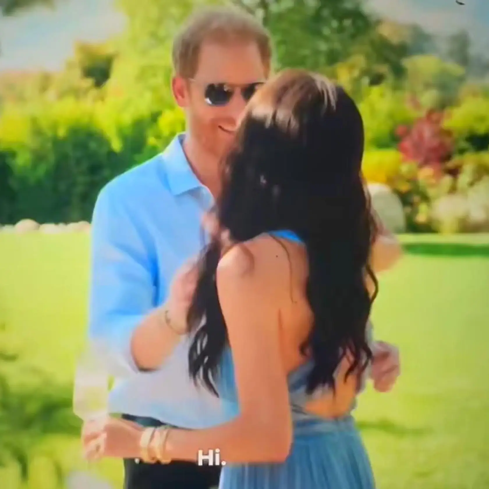 Meghan Markle opäť upútala pozornosť svojím najnovším počinom na Netflixe. V novom kulinárskom seriáli "S láskou, Meghan" nielenže predviedla svoje kuchárske zručnosti, ale aj módny vkus, ktorý zatieňuje mnohé influencerky. 