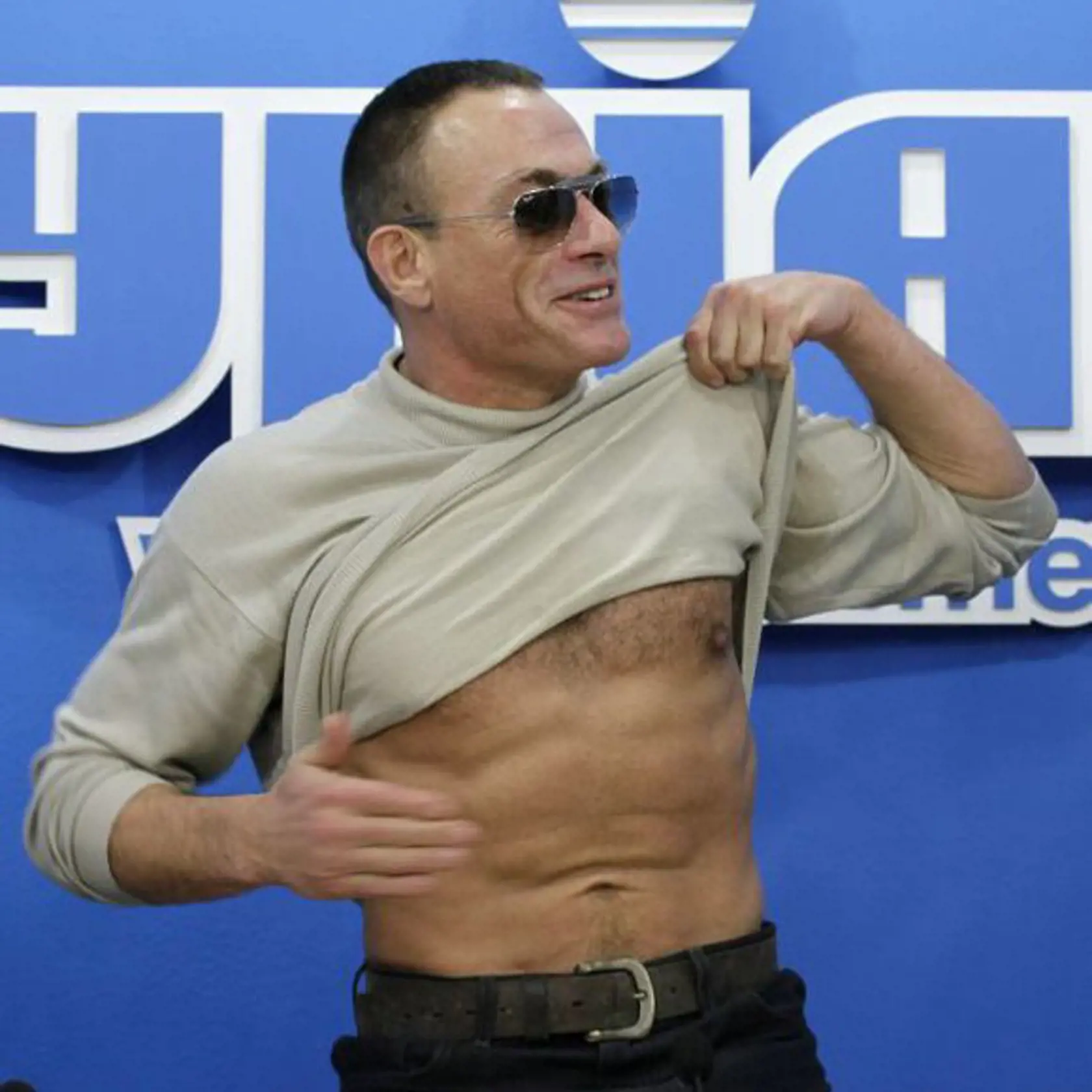 Jean Claude Van Damme je mimoriadne priateľsky a žoviálny.