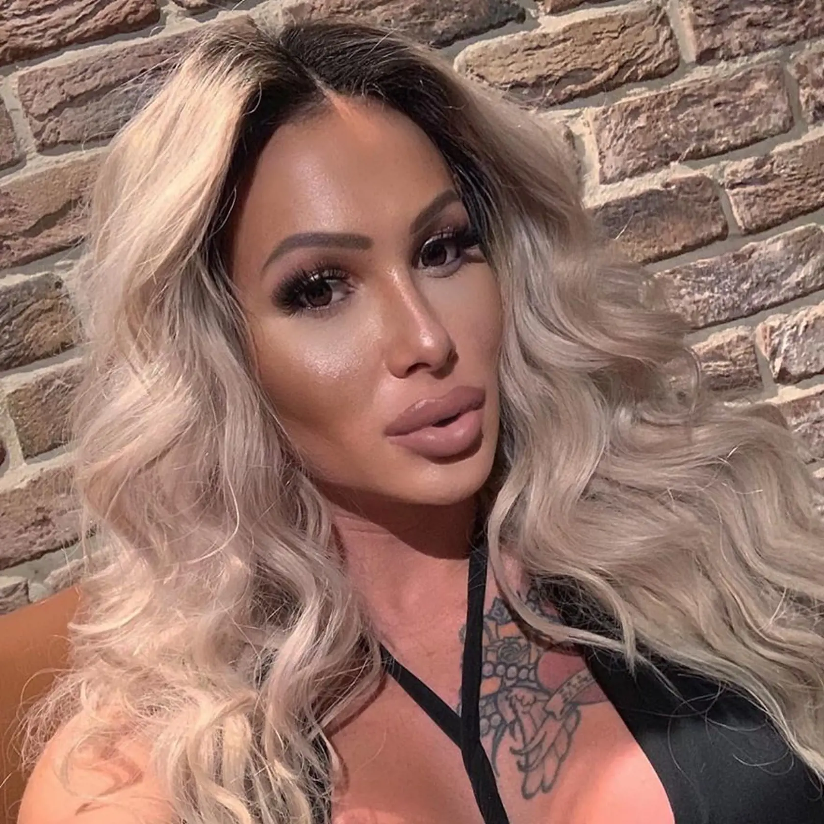 Paris Nemc mala aj blond vlasy.