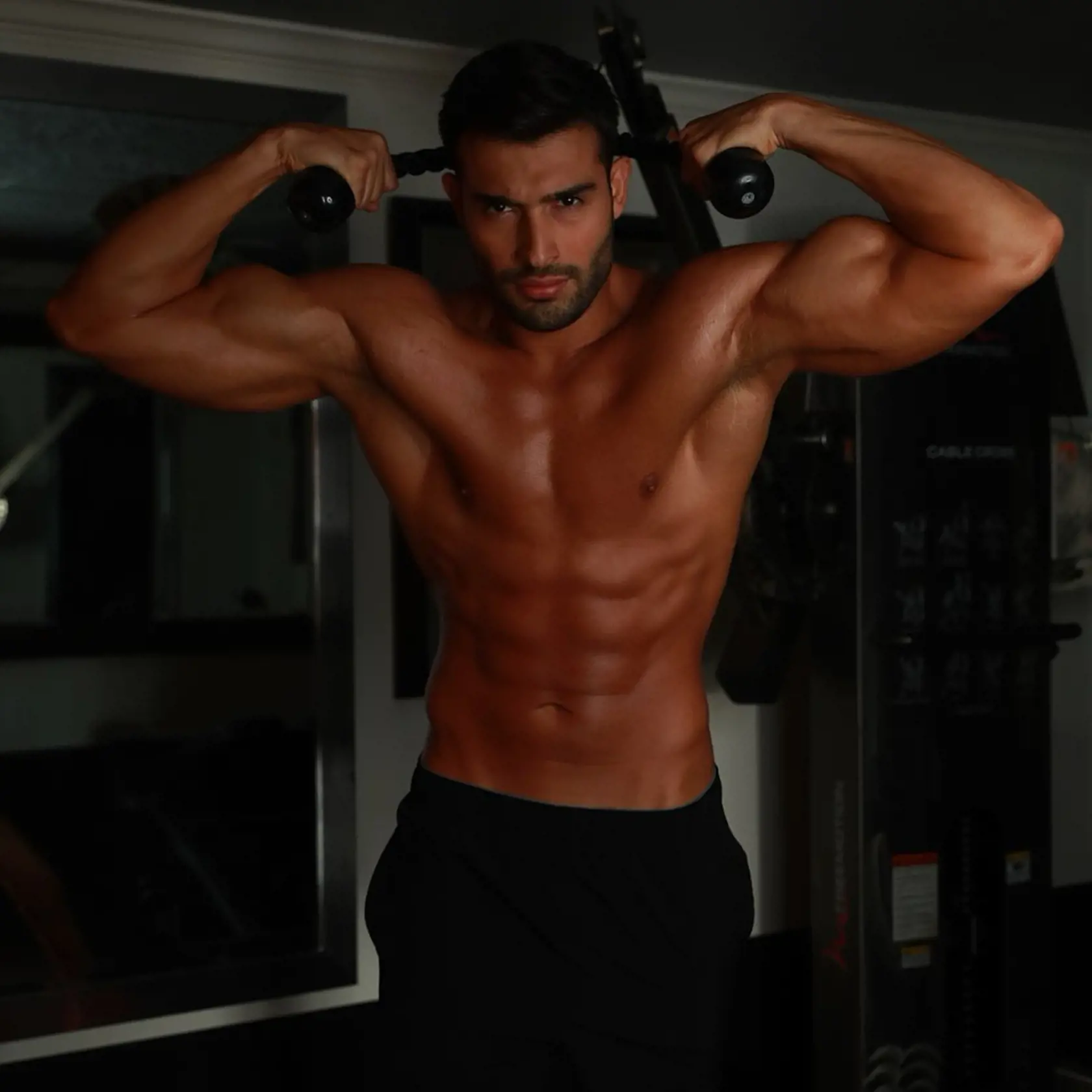 Zdá sa, že okrem fanúšikov má o Britney starosť aj jej manžel Sam Asghari (28). Ten len pred pár dňami povedal, že zruší svoj účet na Instagrame preto, aby si fanúšikovia nemysleli, že svoju ženu kontroluje a ovplyvňuje. Podľa jeho slov je jej prejav a bezpečie najdôležitejšie.