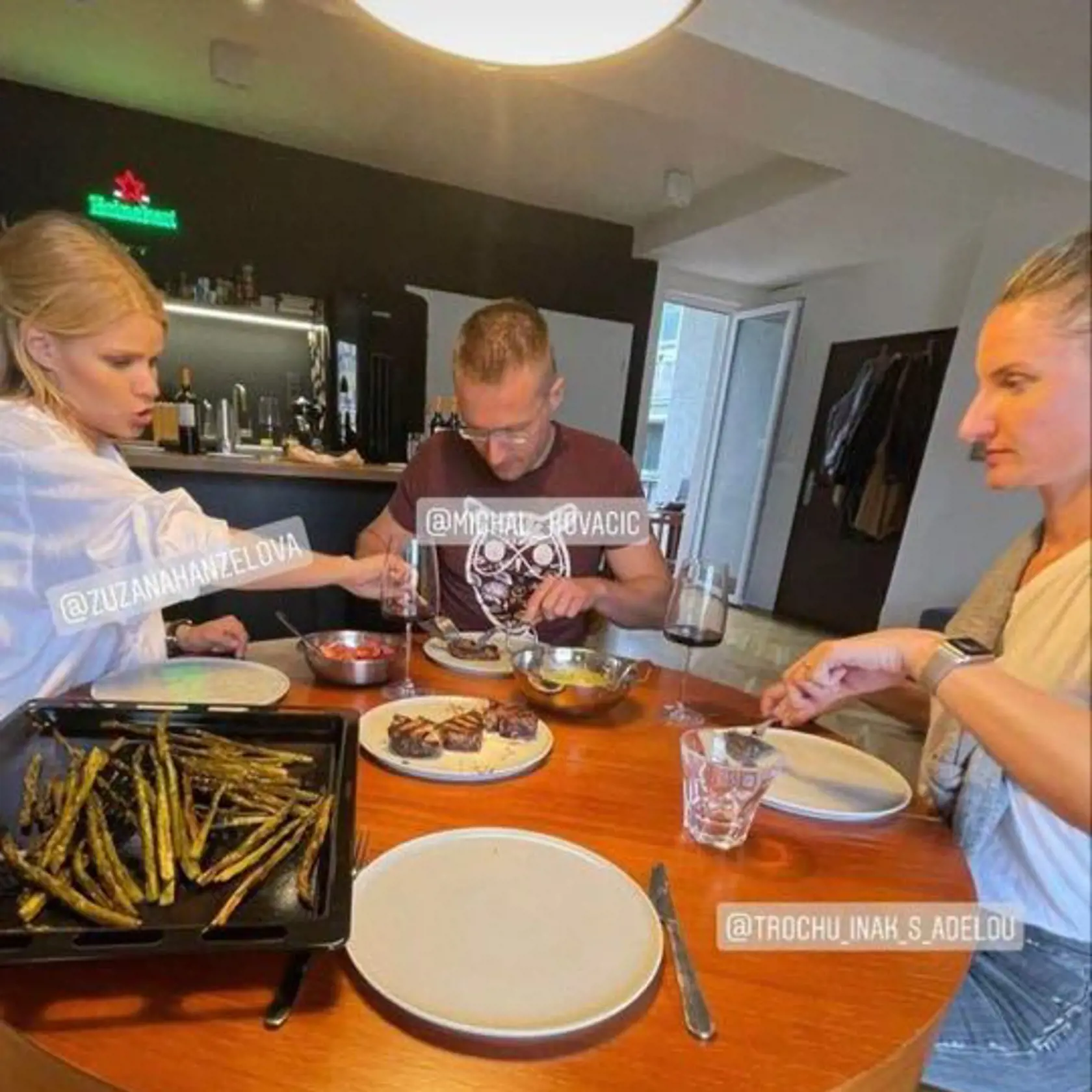 Adela s Viktorom oslávili 4. výročie svadby u kamošov Zuzany Kovačič Hanzelovej a Michala Kovačiča.
