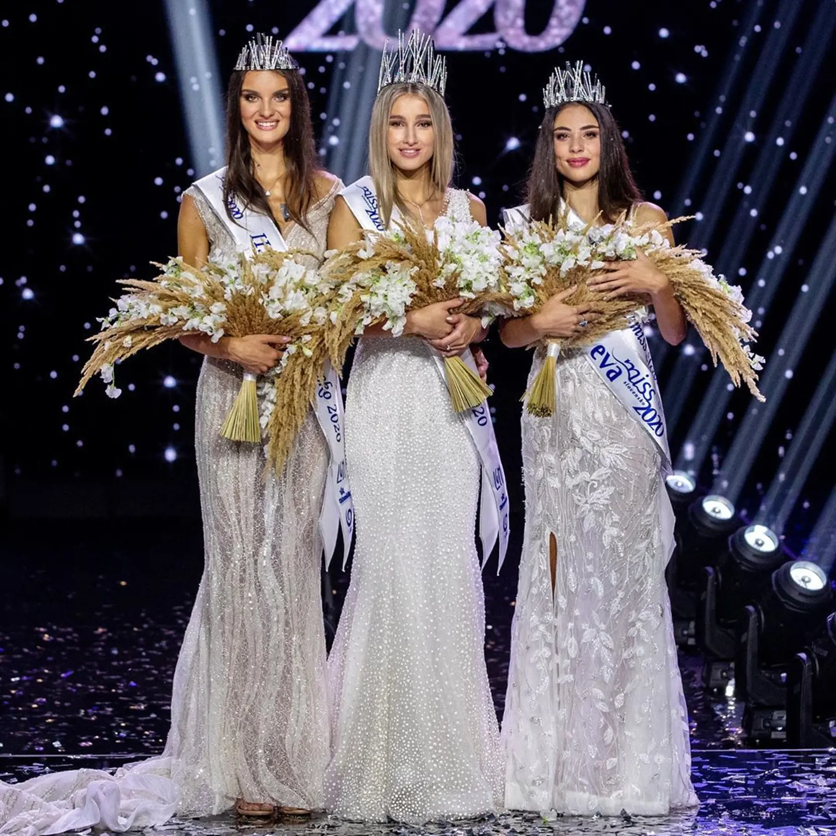 Miss Slovensko 2020 - Leona Novoberdaliu, I. vicemiss Slovensko 2020 a EVA Miss Sympatia 2020 Viktória Podmanická, II. vicemiss Slovensko a Miss GOSH 2020 Kristína Víglaská.