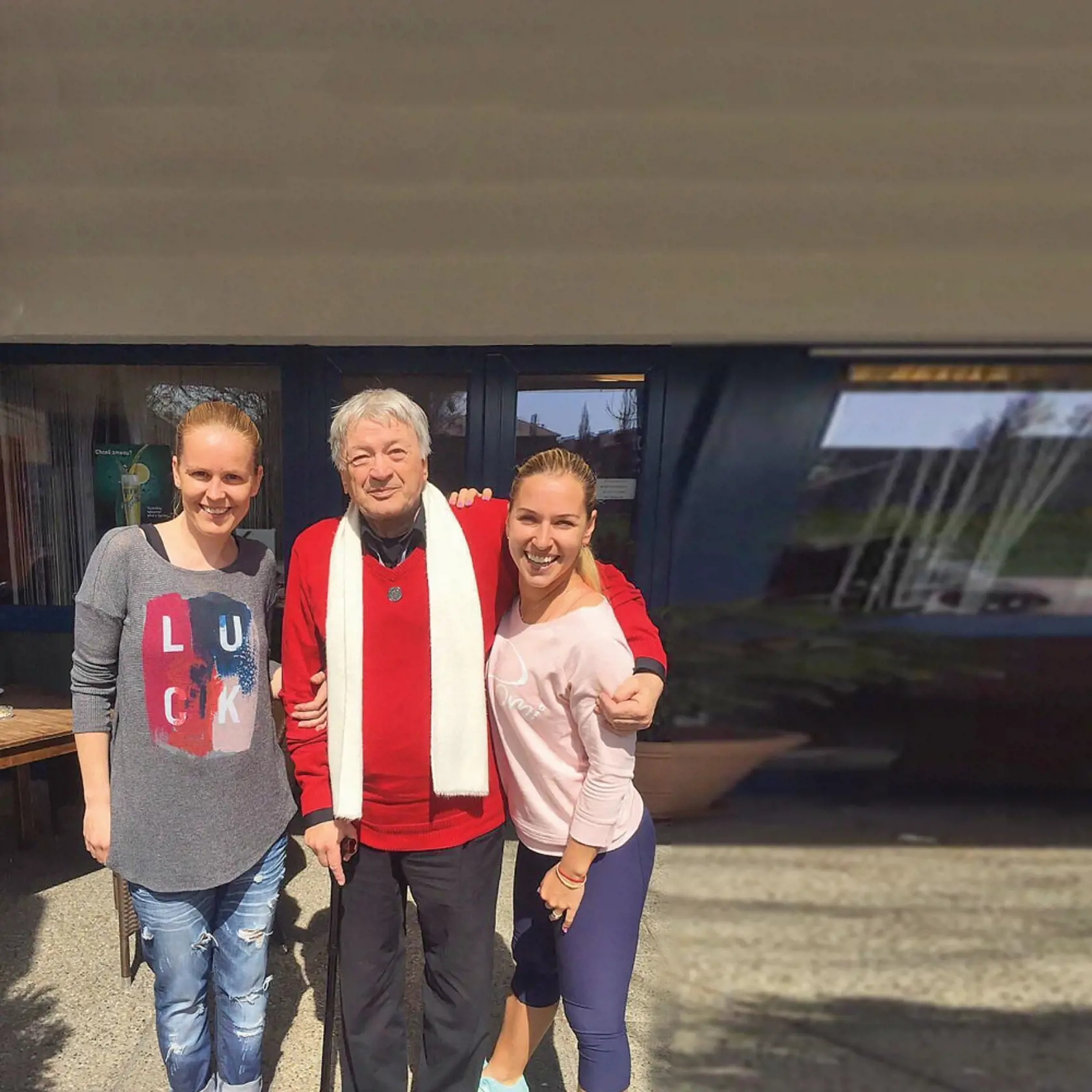 Dominika a Broňa prostredníctvom svojej nadácie pomáhajú legendám ako herec Ivan Palúch a boxer Ján Zachara.