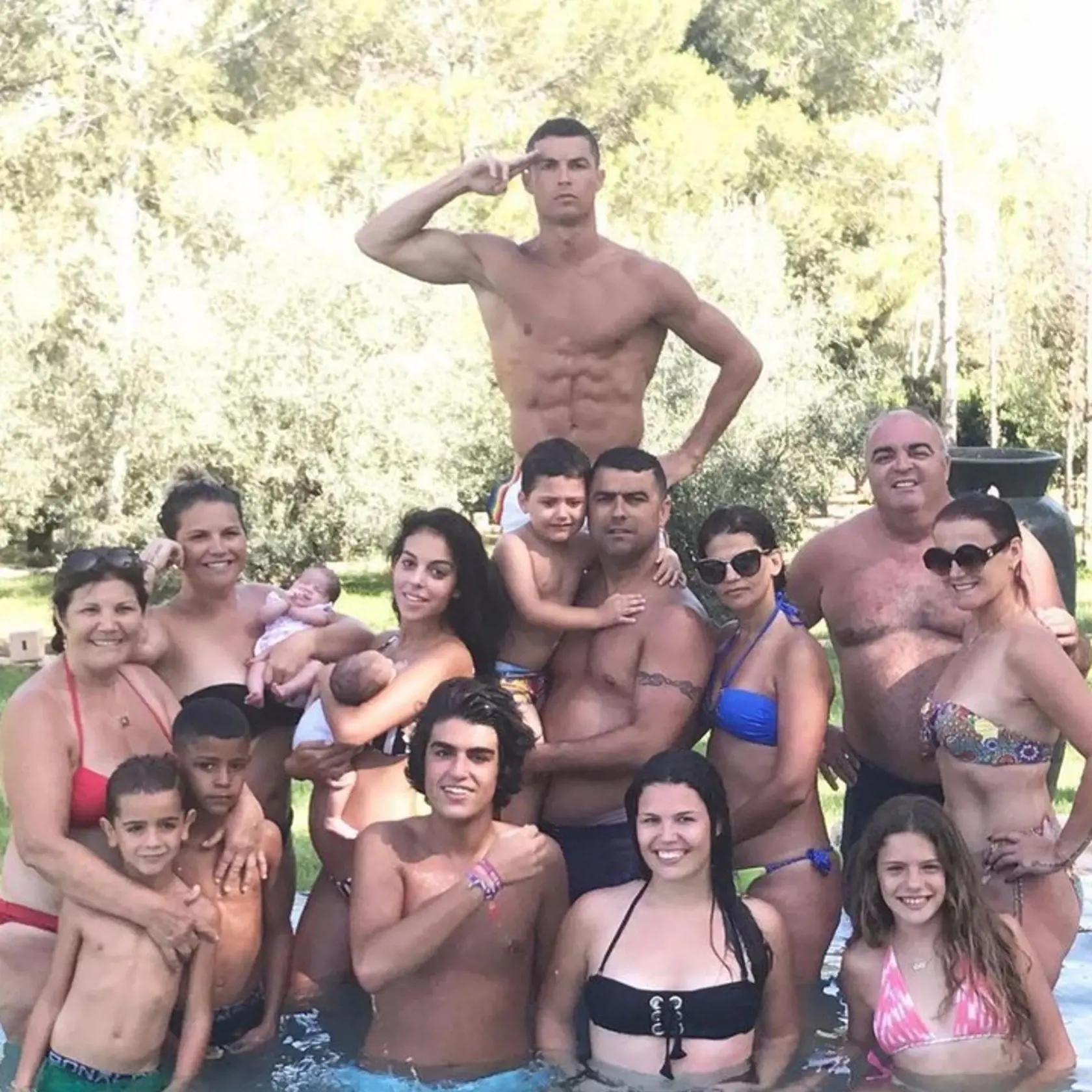 Ronaldov brat Hugo Aveiro bojoval so závislosťami, no jeho slávnejší brat mu pomohol.