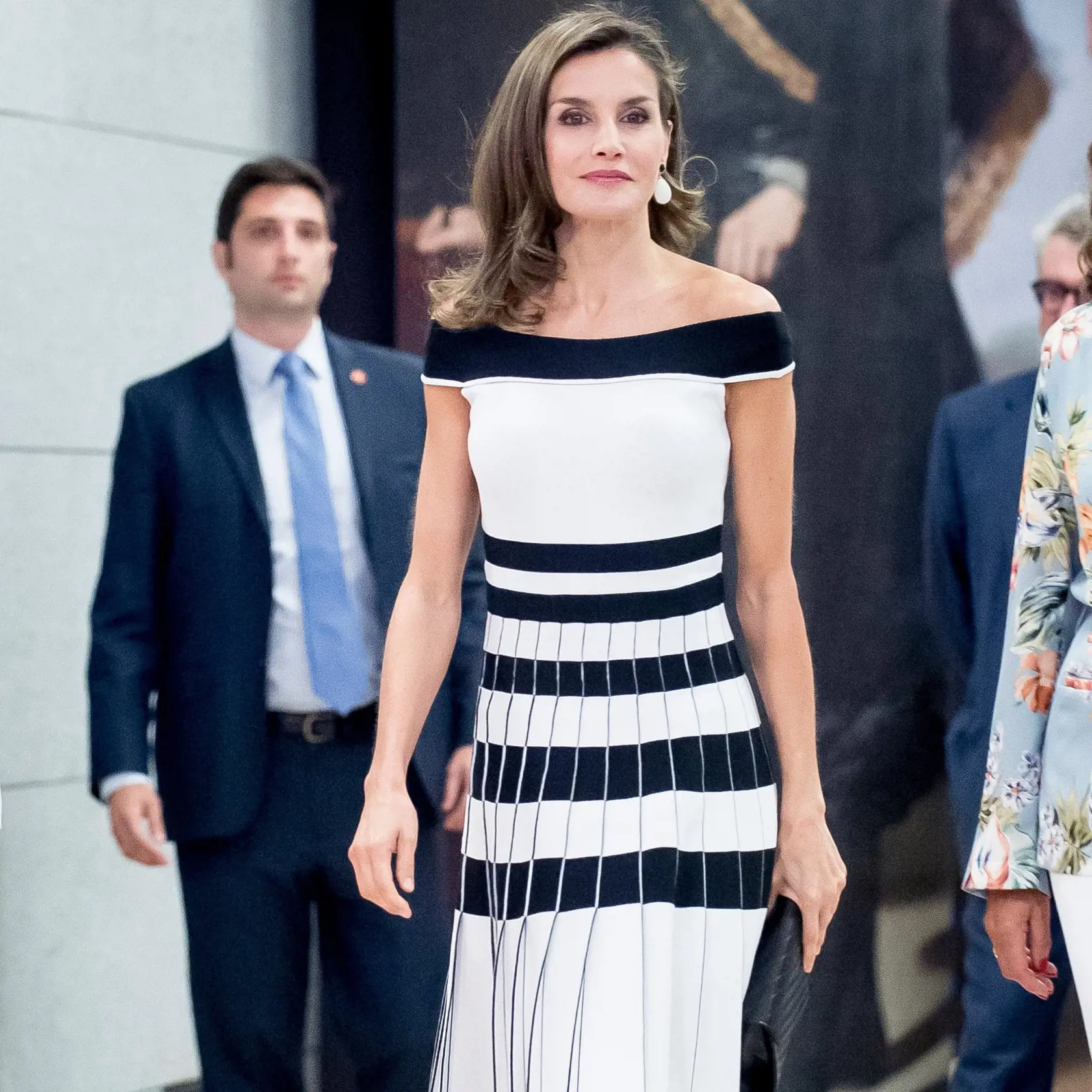 Letizia, Španielsko. Španielska kráľovná Letizia je tamojšou módnou ikonou. Pred svadbou s kráľom Felipem v roku 2004 bola novinárkou a moderátorkou spravodajstva. V roku 2015 ju vymenovali za veľvyslankyňu výživy OSN.