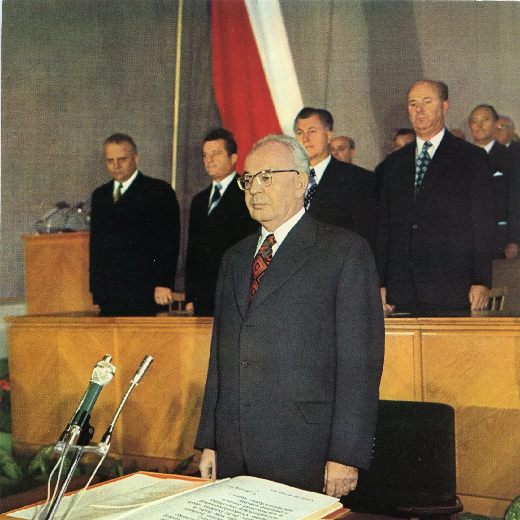 Husák Gustáv skladá prezidentský sľub (29.5. 1975).