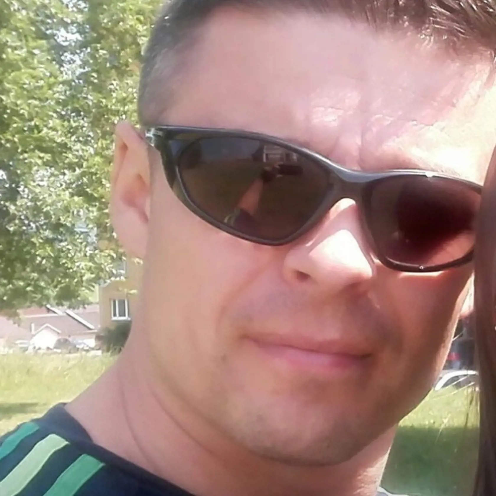 Slavo si strelil služobnou zbraňou na toalete na svojom pracovisku.