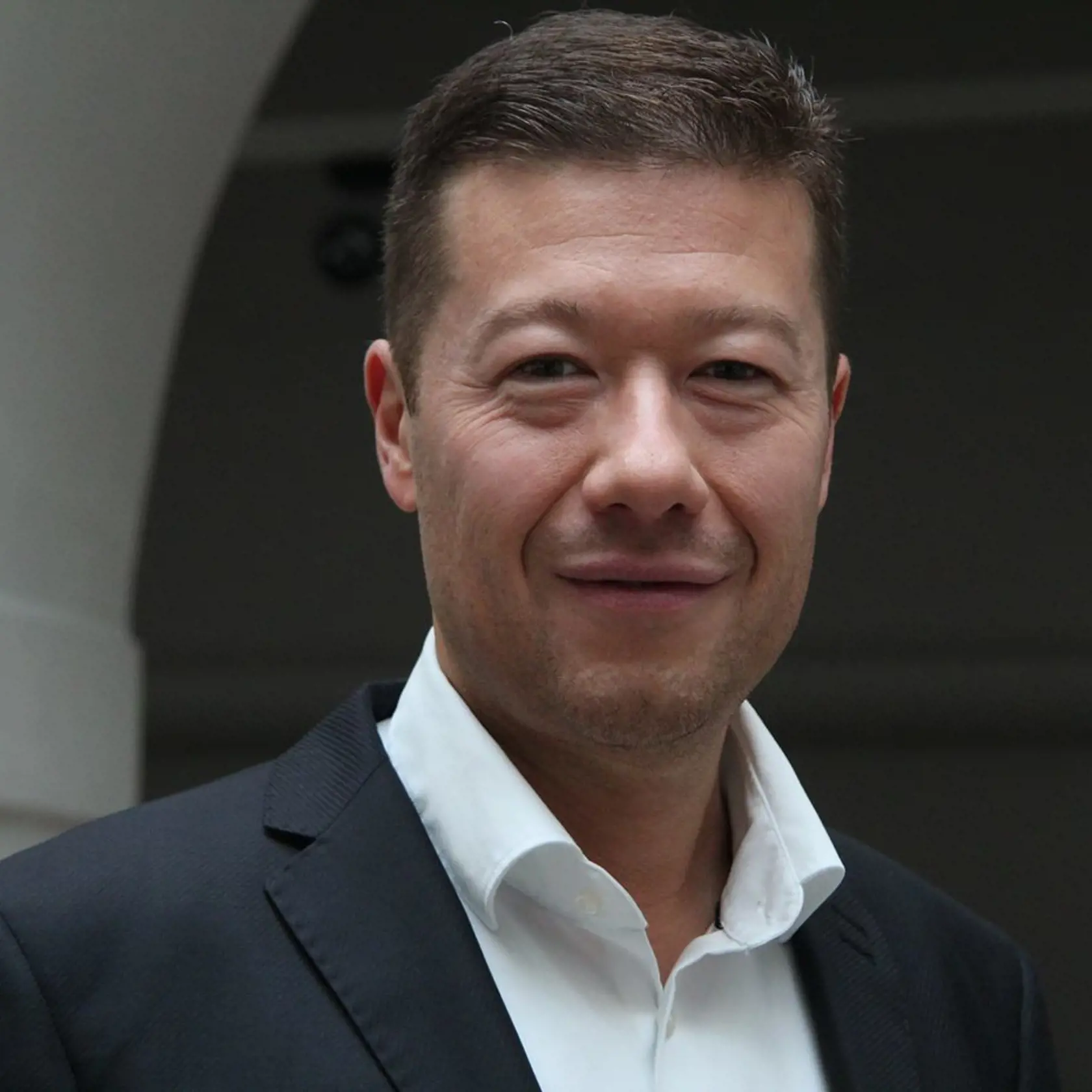 Líder českej parlamentnej strany SPD - Tomio Okamura.
