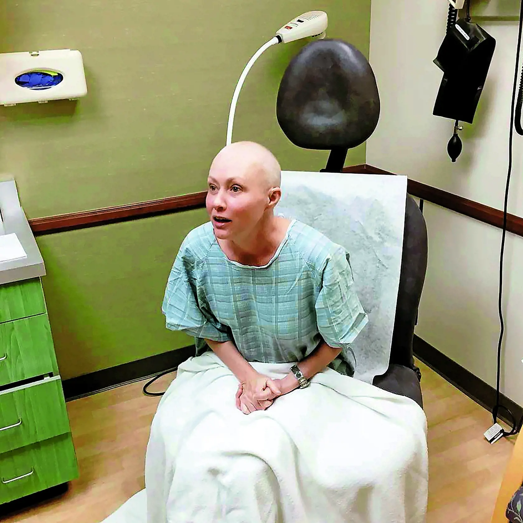 Bez vlasov Herečka Shannen Dohertyová pravidelne zverejňovala na sociálnej sieti fotky z chemoterapií.