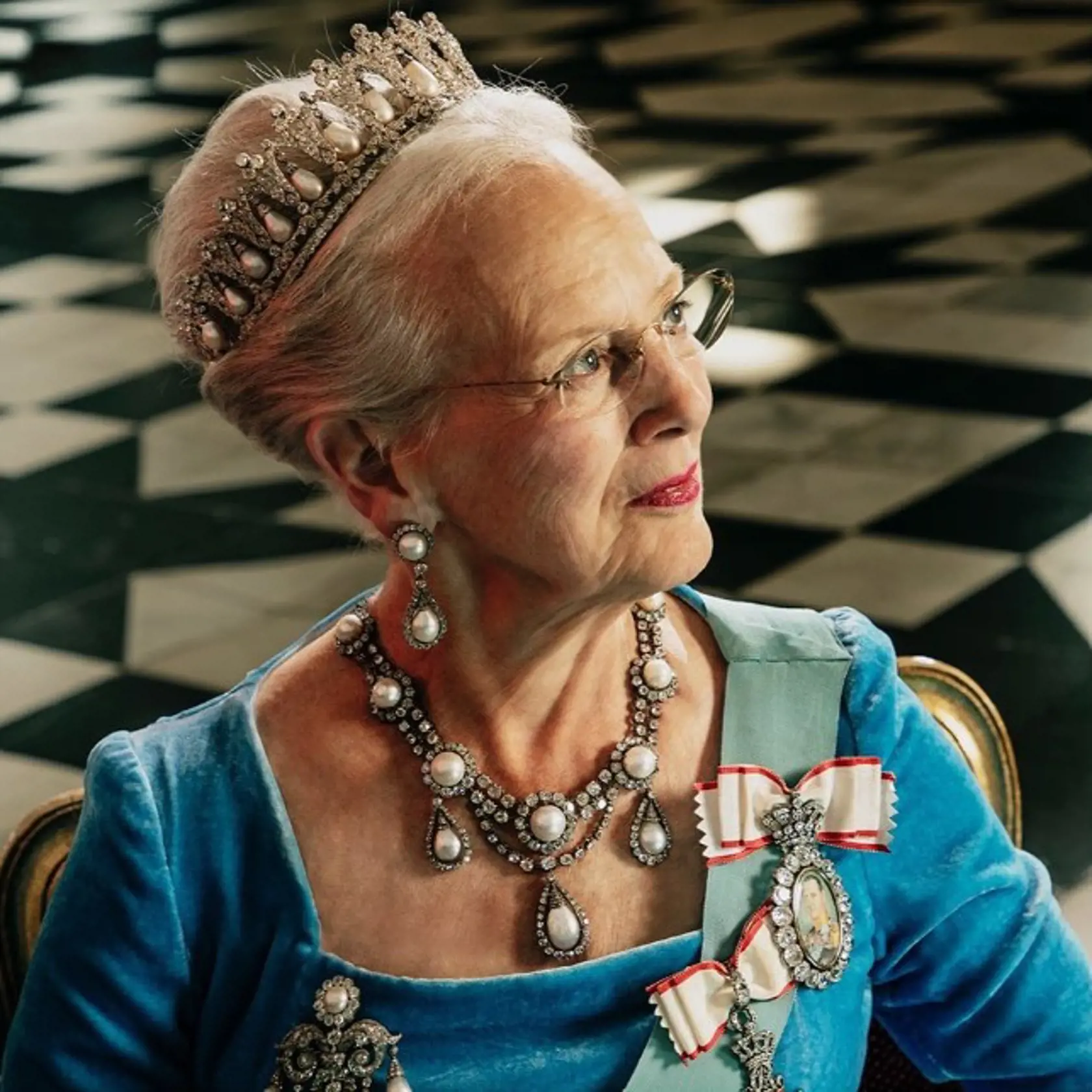 Pri jej nástupe na trón monarchiu podporovalo iba 42 percent Dánov, teraz to je podľa najnovšieho prieskumu až 84 percent. Podľa ústavy sú kráľovské povinnosti iba reprezentatívne a panovník nemá žiadnu politickú moc.