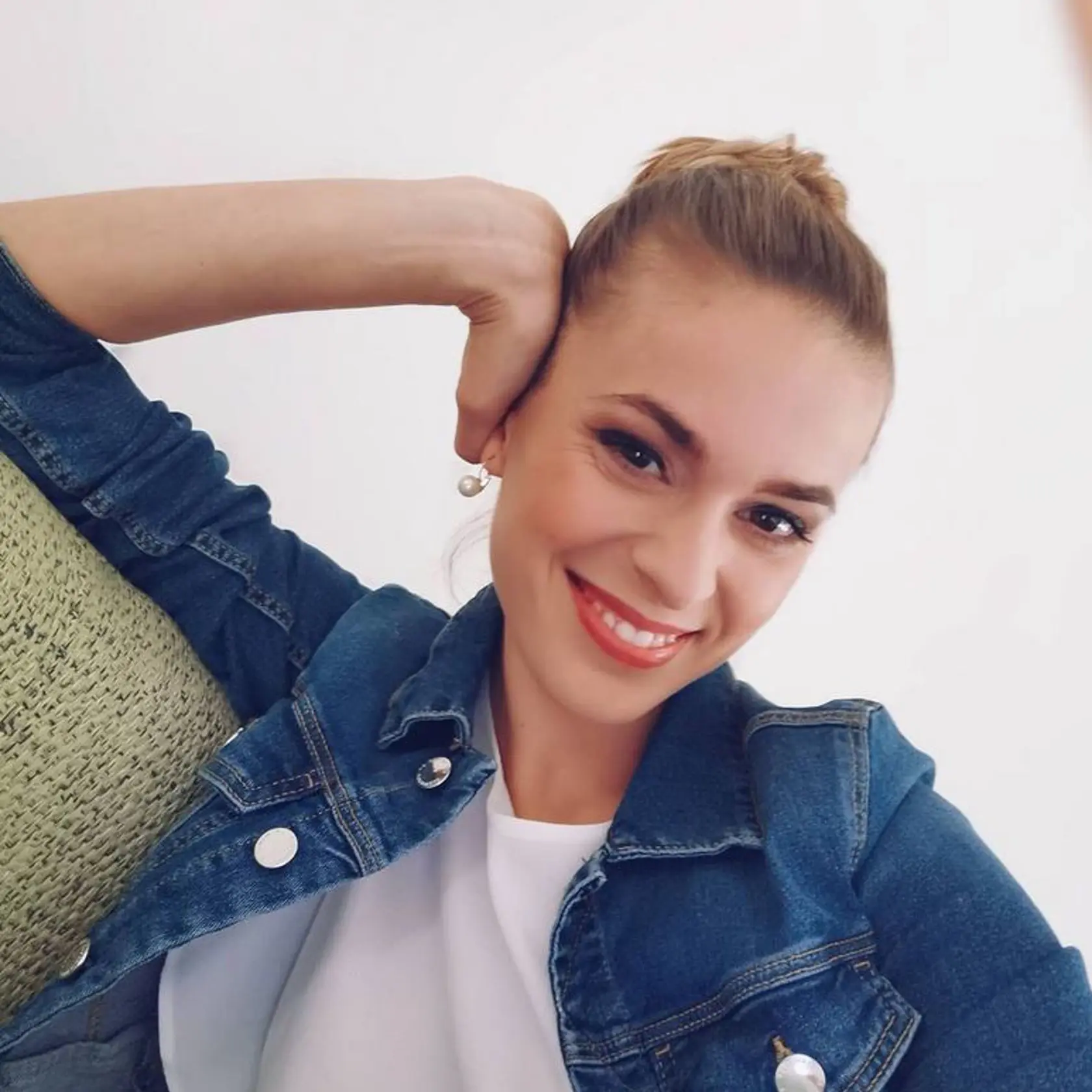 Herečka Dominika Richterová býva v podnájme, no príjemne si ho vlastnými nápadmi skrášlila a cíti sa tam ako doma.