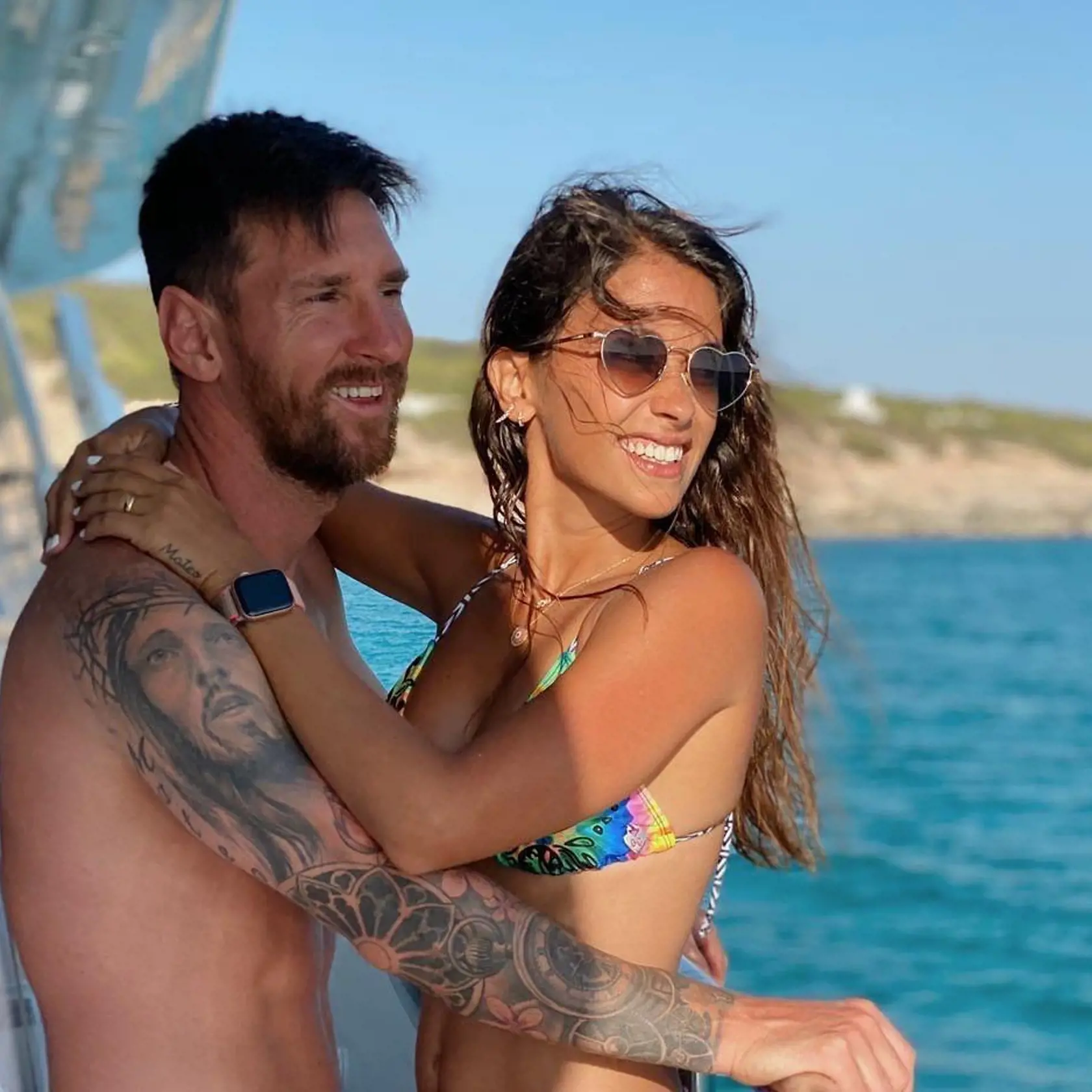 Messi spoznal svoju sexi manželku ako sedemročný, počas pôsobenia v Barcelone sa po ňu vrátil a odvtedy sú spolu prakticky deň čo deň.