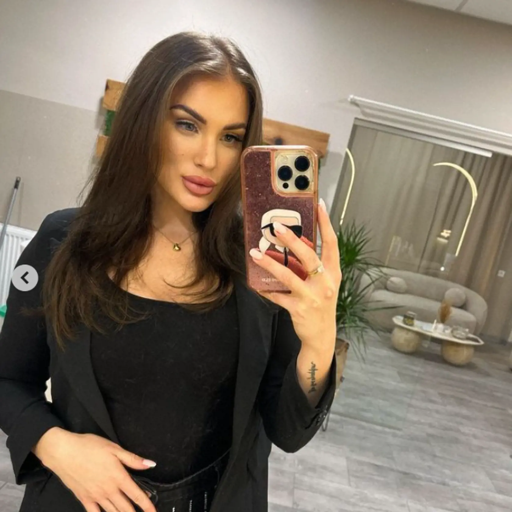Z farmárky Stanky je brunetka.