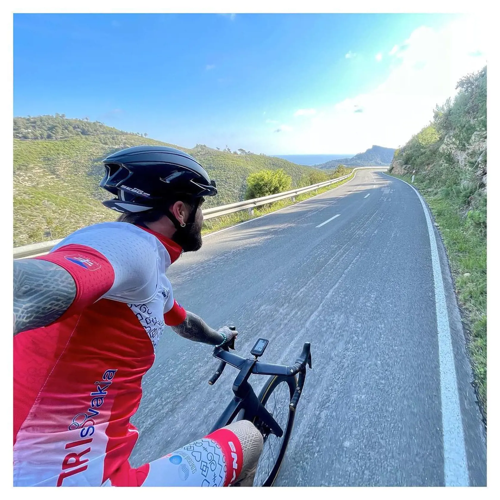 Filip Šebo na Ibize pravidelne prevetráva bicykel.