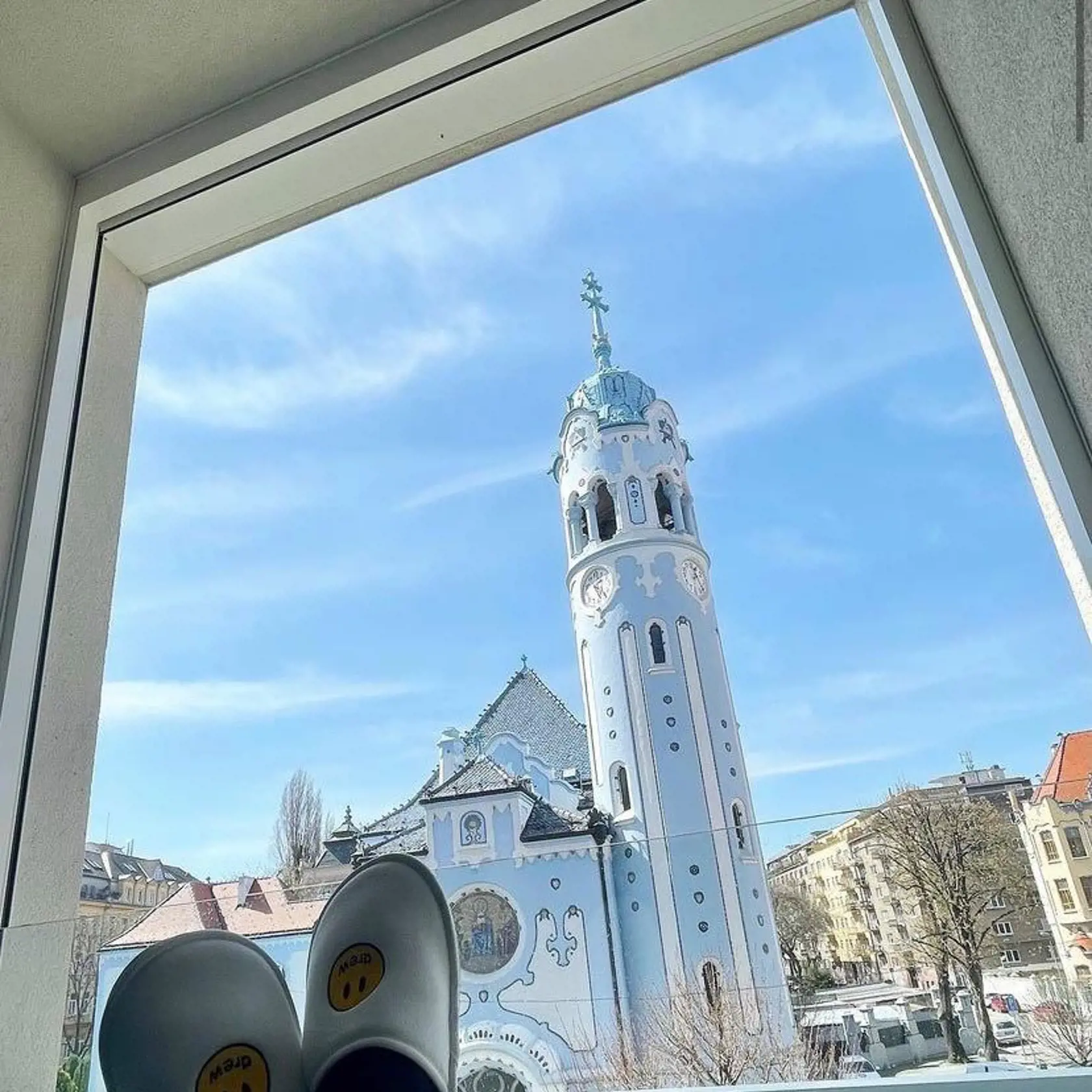 Zaľúbenci si užívajú nové bývanie