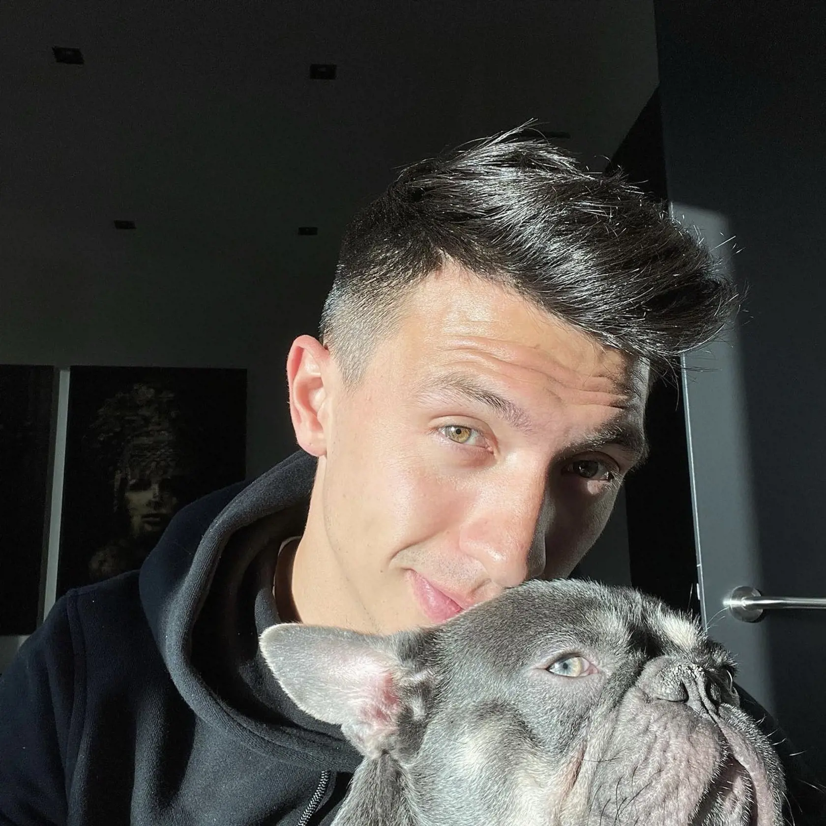 Buldočka zo Šoporne má aj argentínsky futbalista Lisandro Martinez.