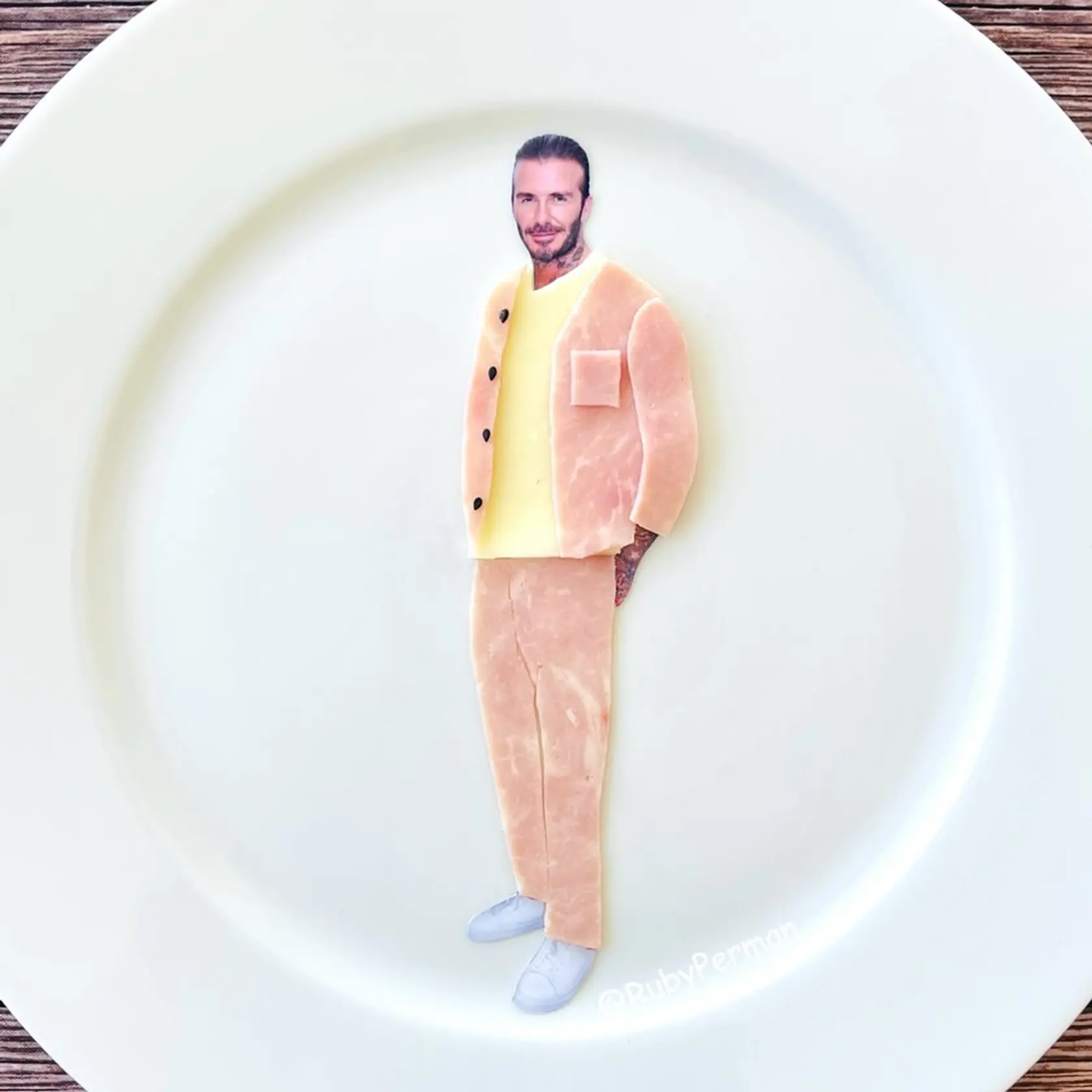 David Beckham v šunkovom oblečku.