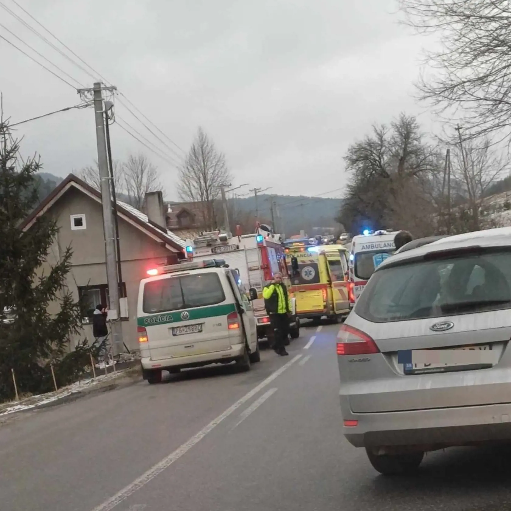 Pri mimoriadne vážnej nehode zasahovali všetky záchranné zložky.