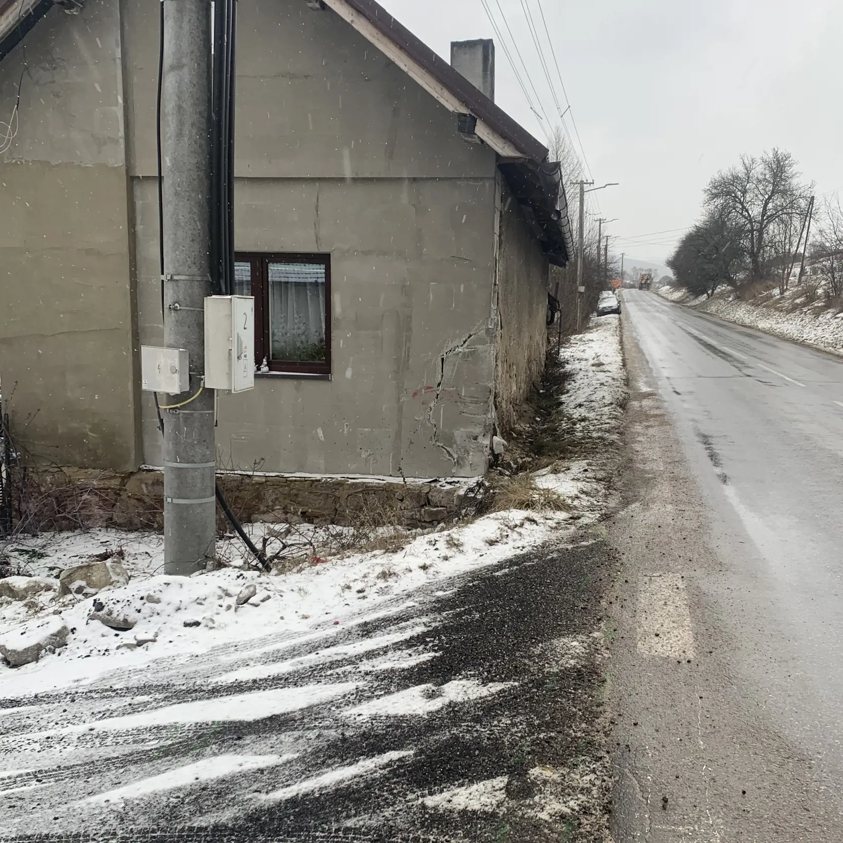 Cesta štyroch kamarátov za korčuľovaním na jazierku skončila tragicky.