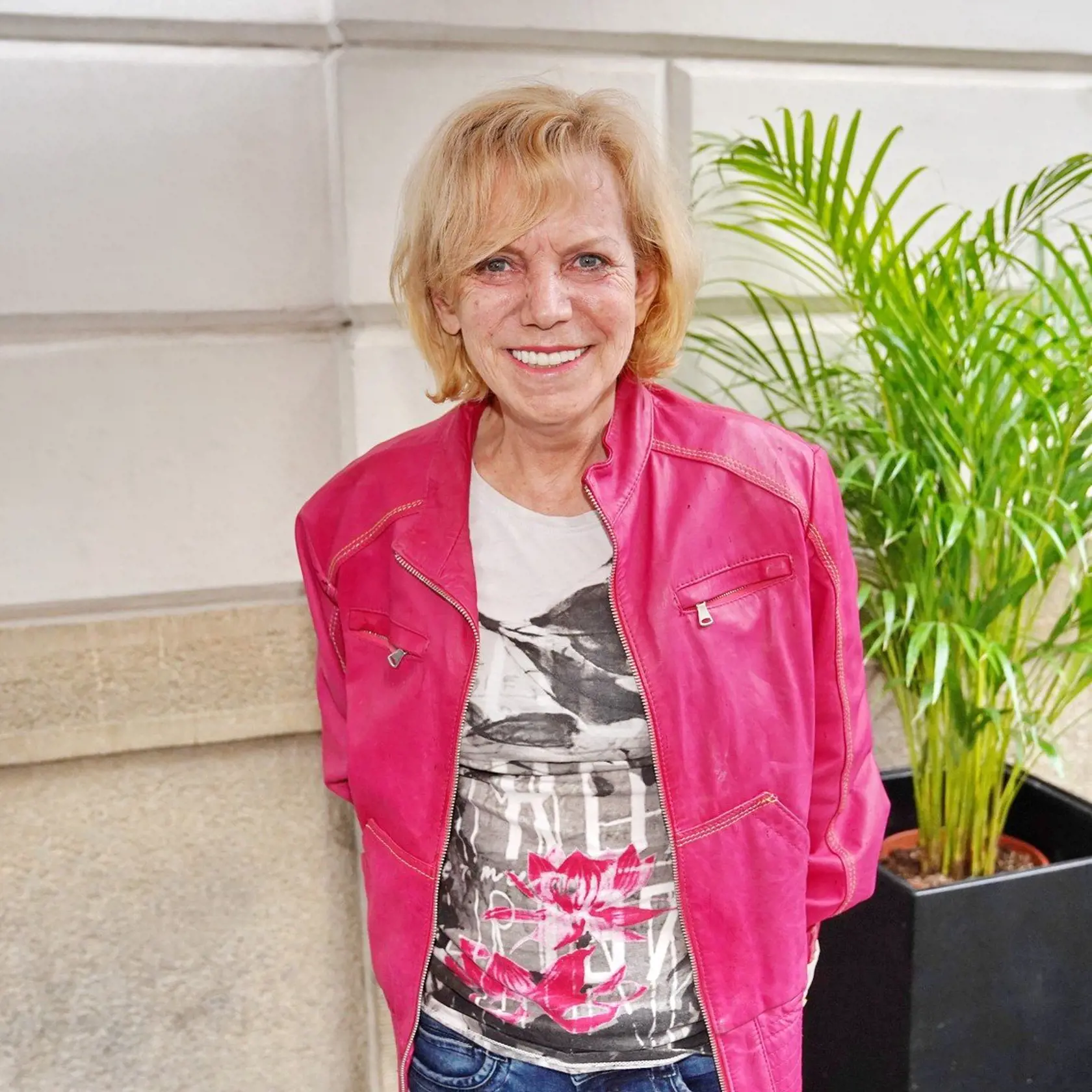 Hana Krampolová (58)