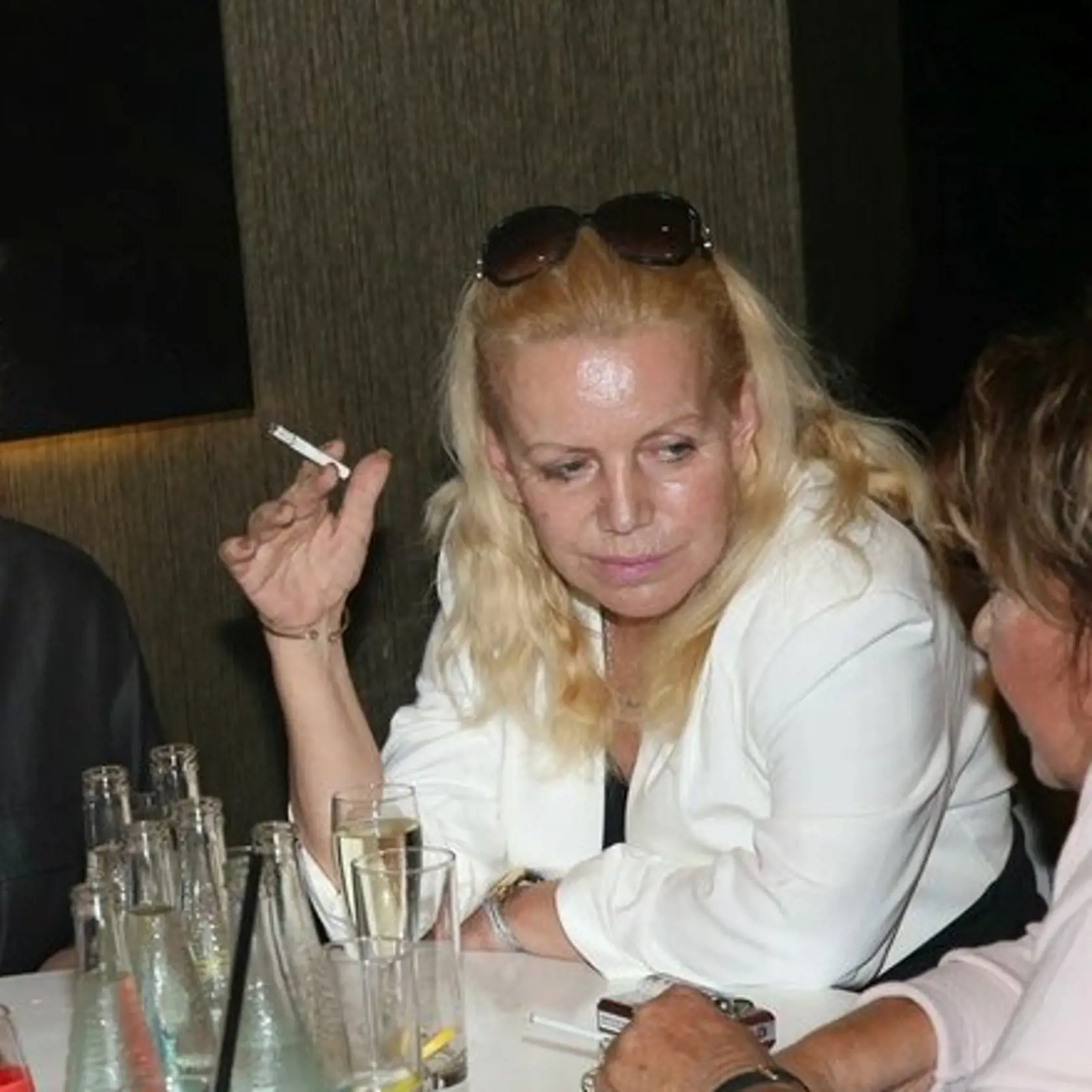 Hanka nevie cigaretám odolať.