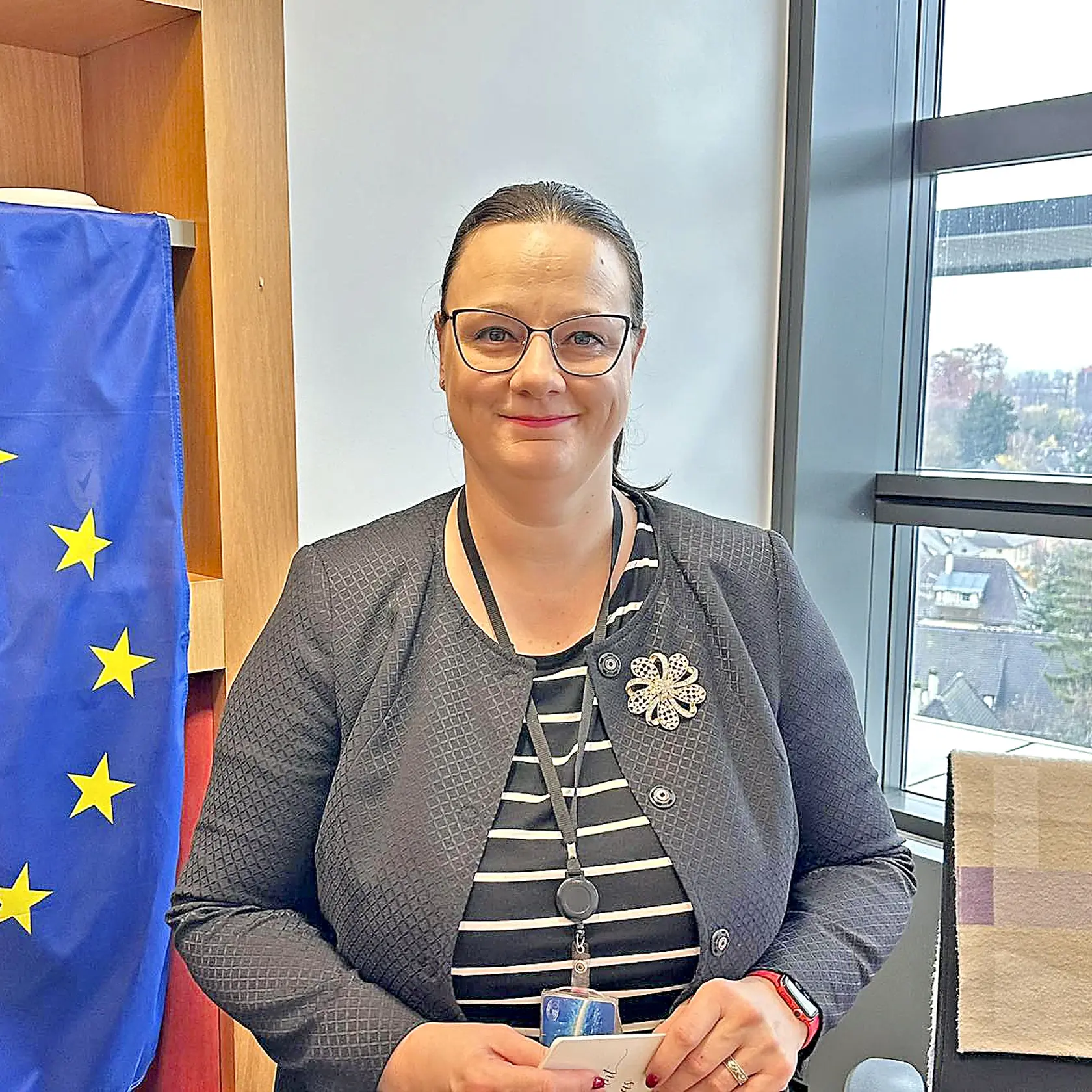 Katarína Roth Neveďalová (nezaradená/Smer-SD) spresnila, že teraz bude na EÚ ako si nastaví pravidlá hry. „Verím, že sa to bude dať zmeniť a že aj tieto clá a rôzne obmedzenia, ktoré sú nastavené zo strany Spojených štátov, sa zmenia alebo sa nejako zrušia, ako sa už stalo v minulosti. Clá zo Spojenými štátmi sme tu už mali a boli zrušené, alebo pozastavené aj zo strany únie, aj zo strany USA, čiže sme znova v podobnej situácii,“ uviedla.