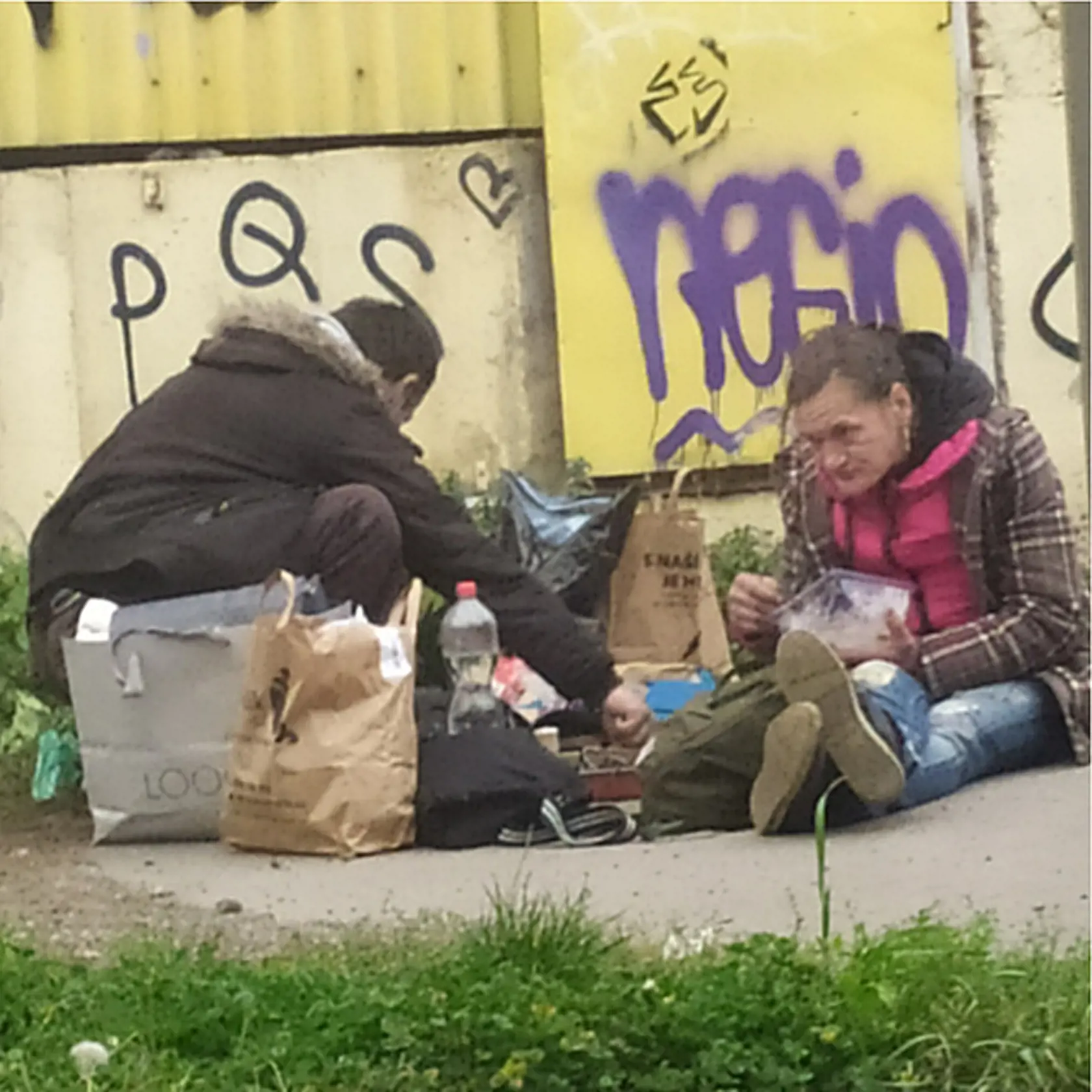 Dokument Katka sa stal fenoménom dokumentárnej tvorby a príbeh narkomanky, hlavnej hrdiny chytil za srdce mnohých ľudí. Katarína Bradáčová je od mlada závislá na drogách a žije v uliciach Prahy.