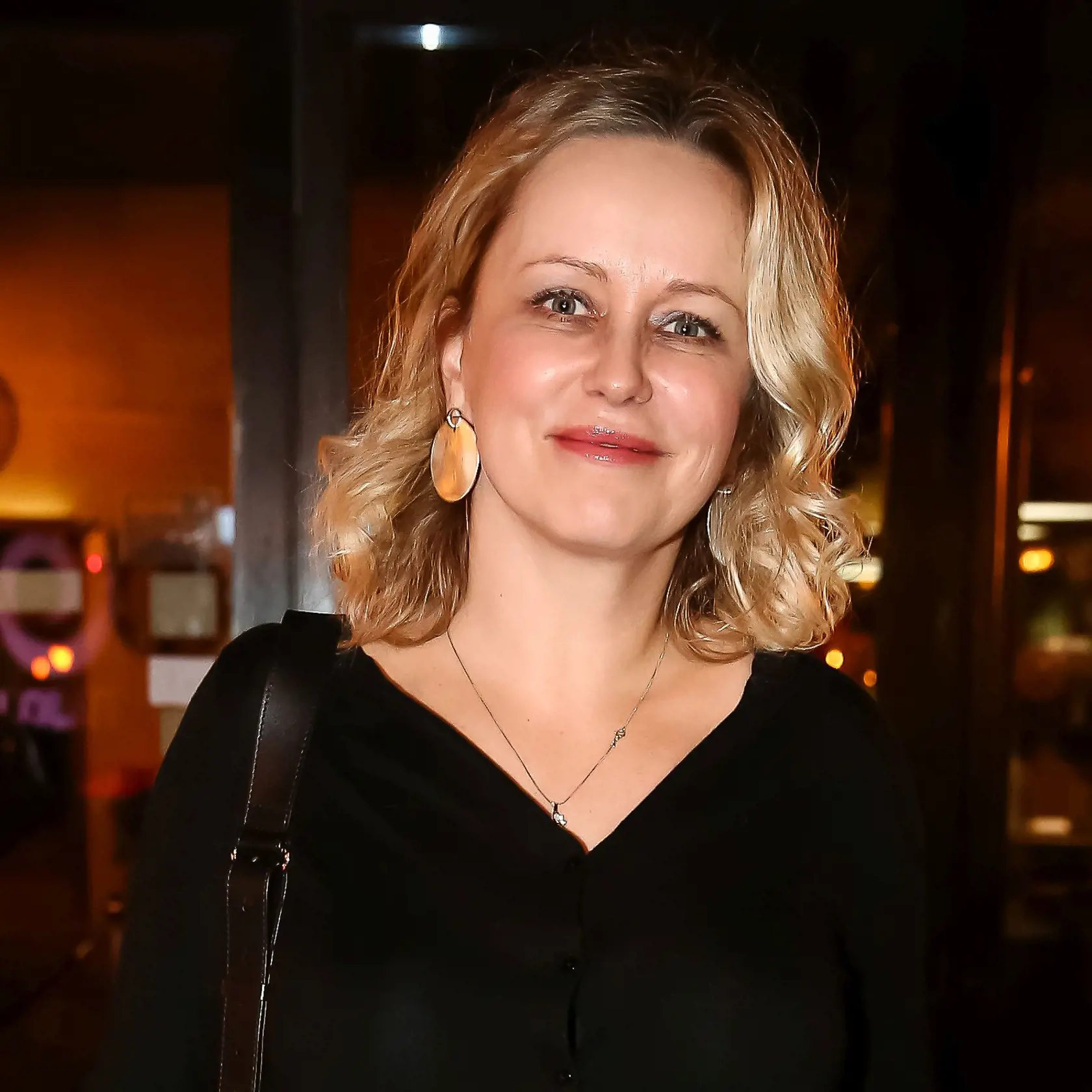 Mediálna párty televízie JOJ v jednom z Bratislavských podnikov. Na snímke Michaela Čobejová.