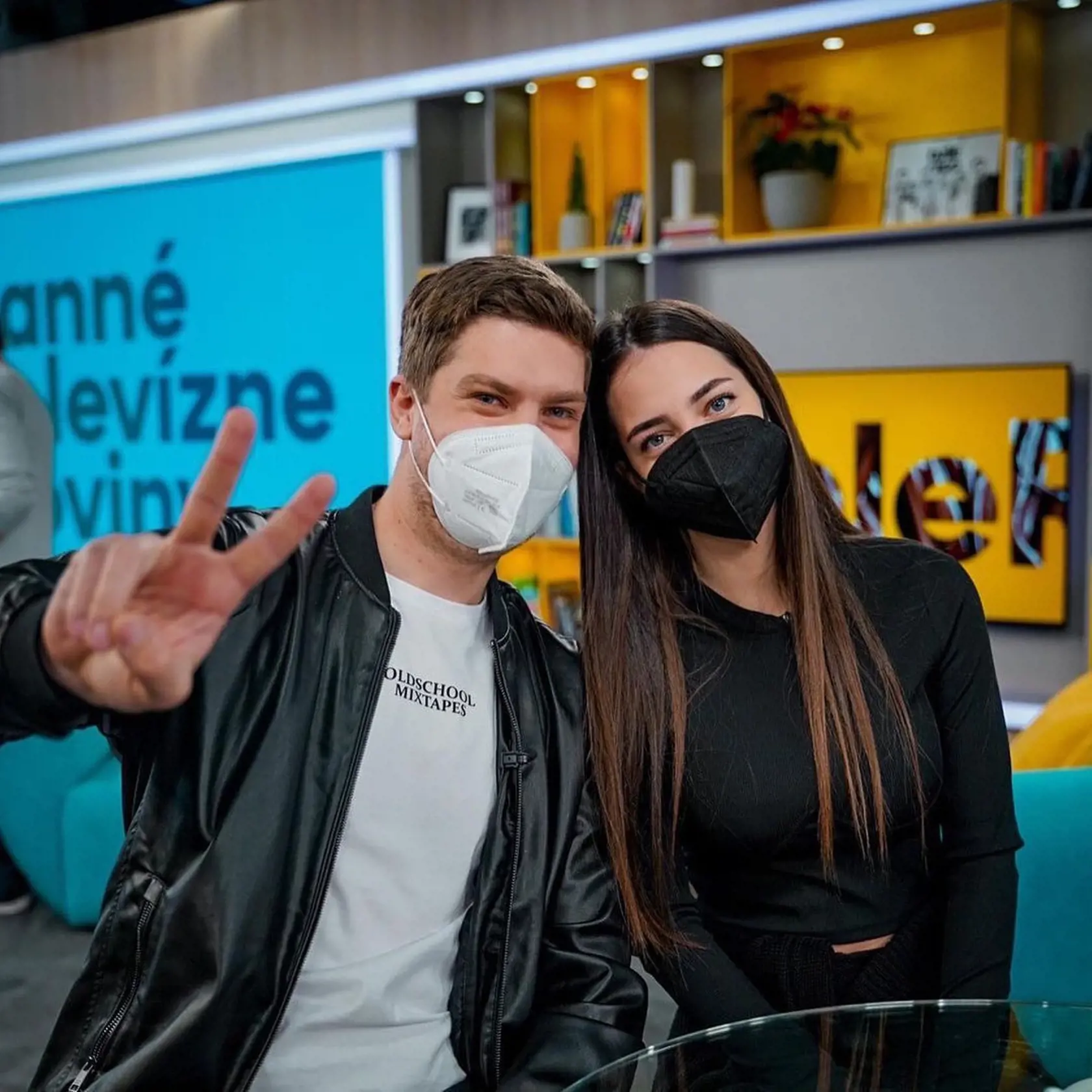 S Erikom Žibekom tvorila v seriáli Pán profesor pár.