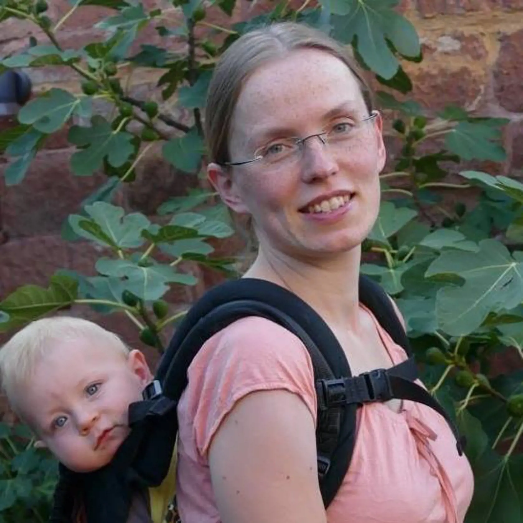 Sarah svoje deti rodí zásadne doma