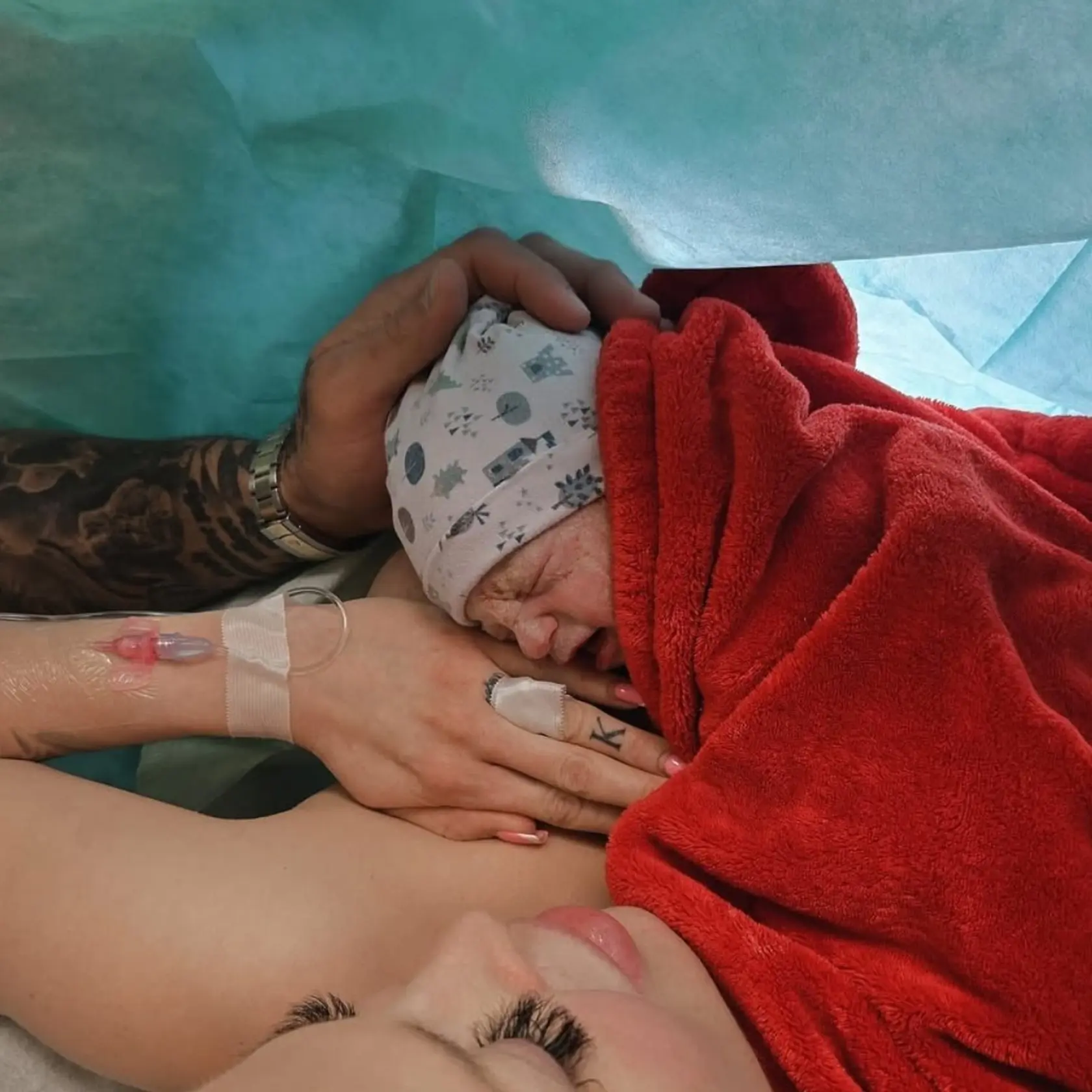 Karlos Vémola má s Lelou už tretie spoločné dieťa - syna Arnolda.