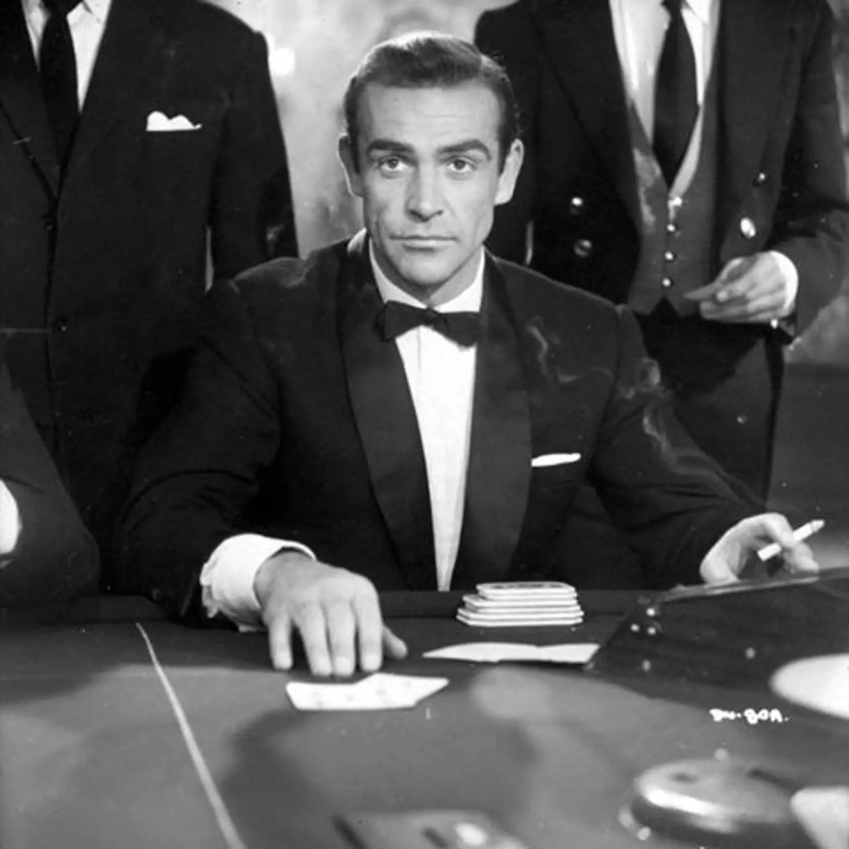 Po prvých malých úlohách v divadlách, televízii a filmoch prišla v roku 1962 ponuka stvárniť  Jamesa Bonda vo filme Dr. No a do roku 1983 sa Connery objavil v ďalších šiestich filmoch.
